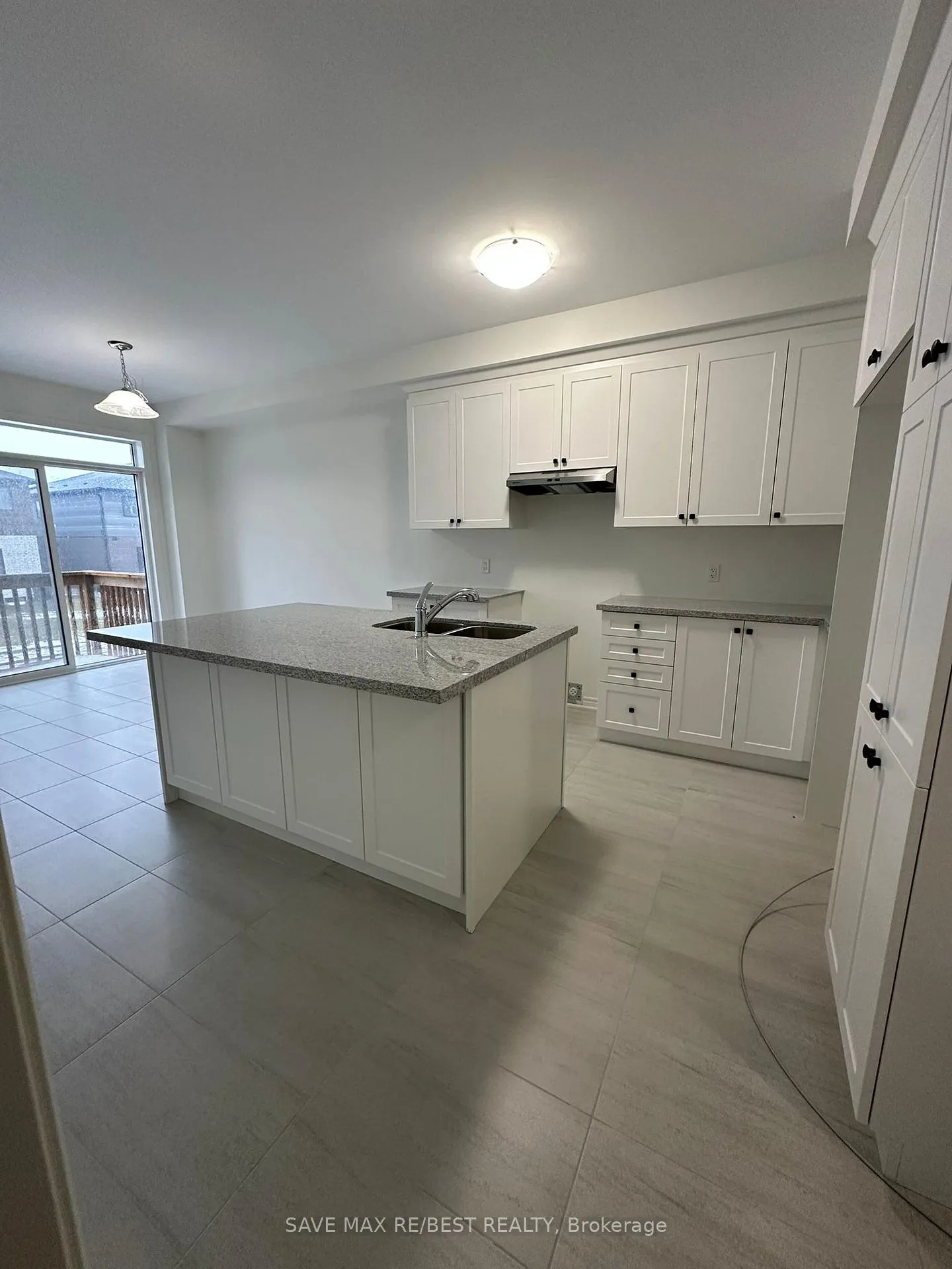 Photo 5 of 27 Shawbridge Court, Hamilton, Stoney Creek Mountain — HOMEH