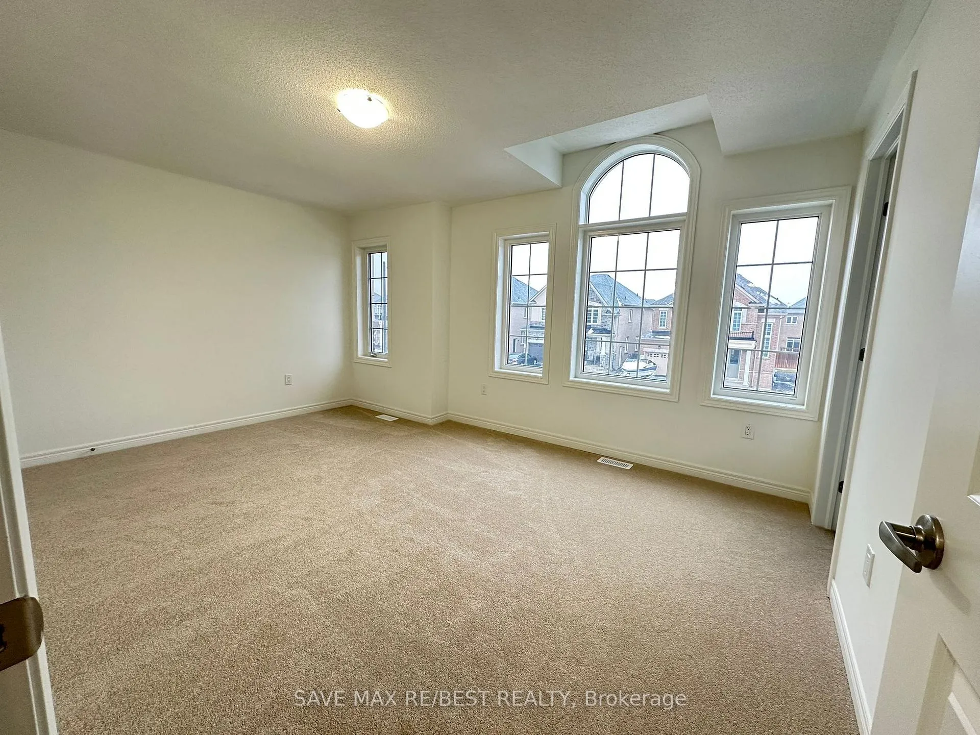 Photo 10 of 27 Shawbridge Court, Hamilton, Stoney Creek Mountain — HOMEH