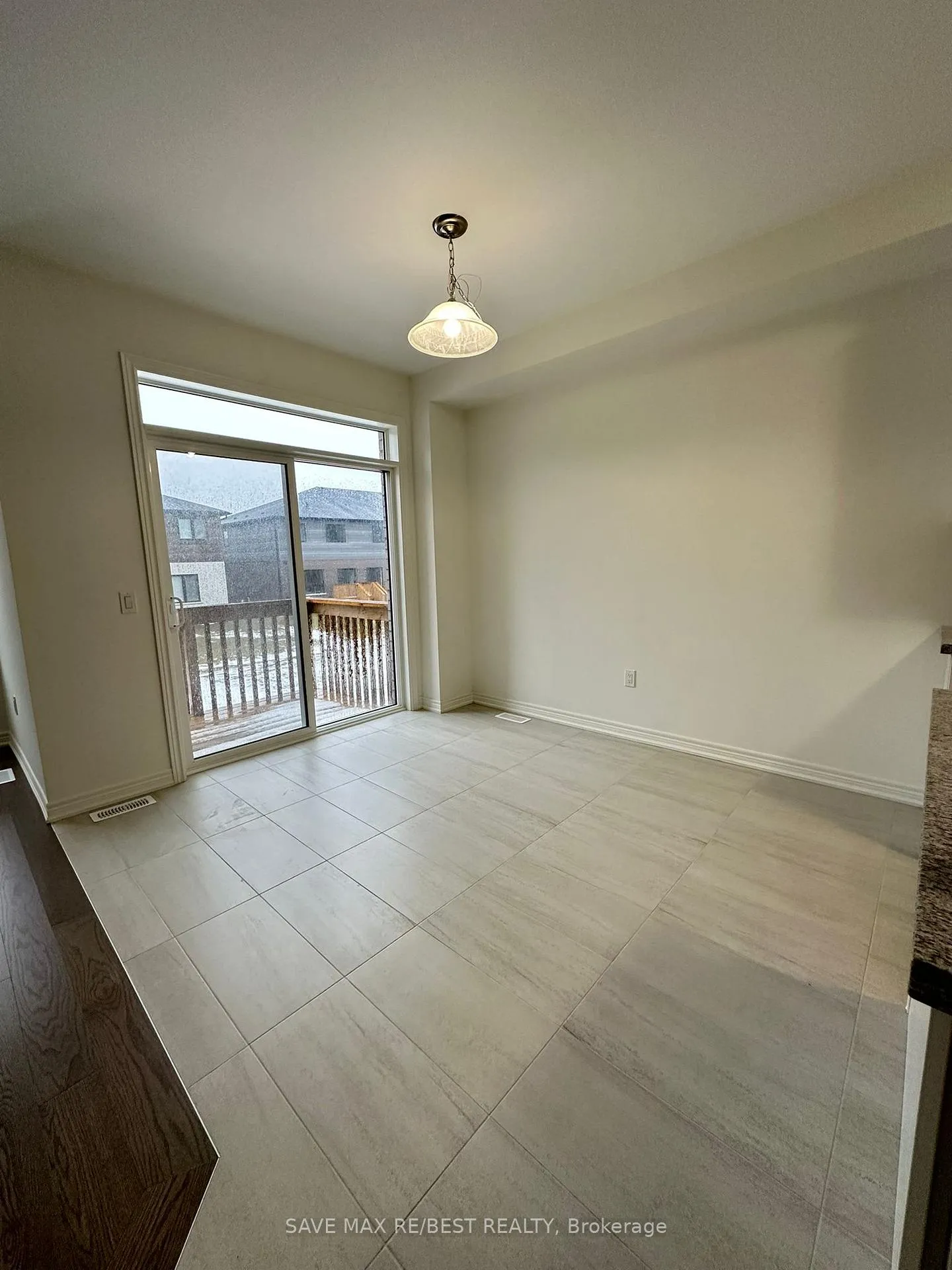 Photo 13 of 27 Shawbridge Court, Hamilton, Stoney Creek Mountain — HOMEH
