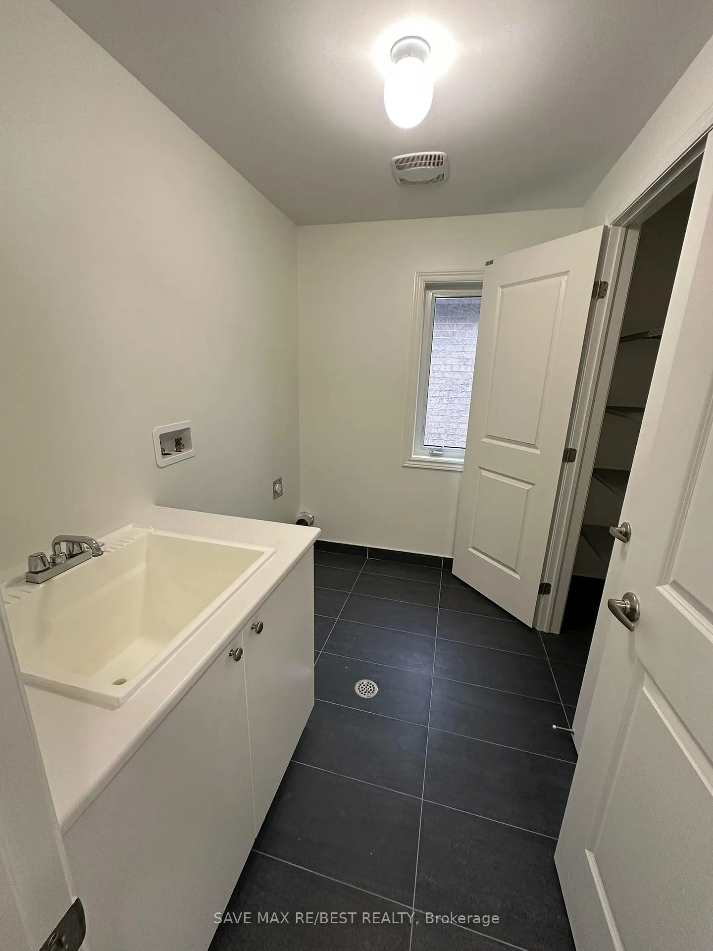 Photo 21 of 27 Shawbridge Court, Hamilton, Stoney Creek Mountain — HOMEH