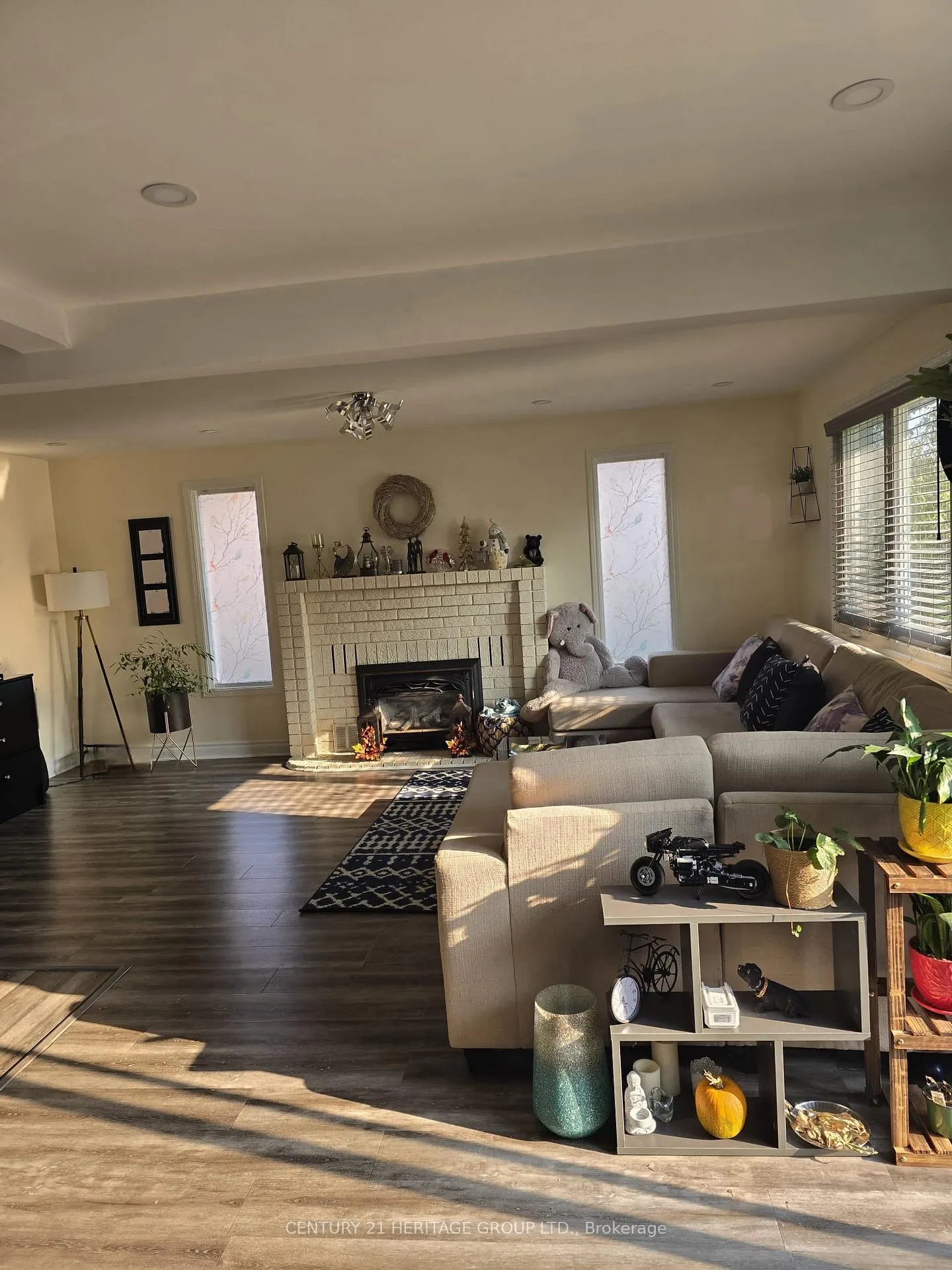 Photo 2 of 142 Hialeah Crescent, Whitby, Blue Grass Meadows — HOMEH