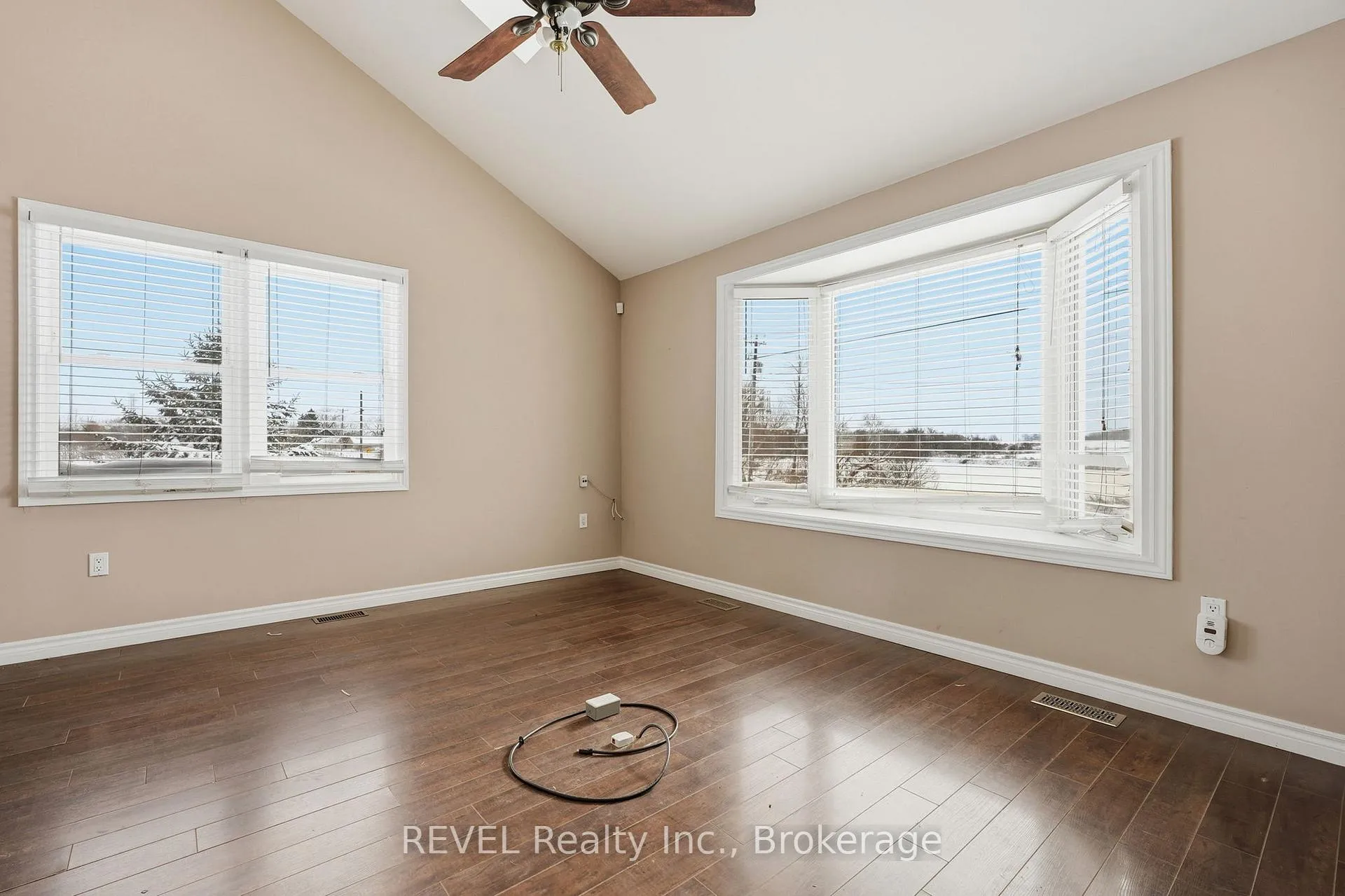 Photo 11 of 1098 Beaverdams Road, Thorold, Rolling Meadows — HOMEH