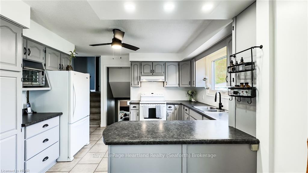 Photo 14 of 138 Sunset Drive, Goderich, Goderich (Town) — HOMEH