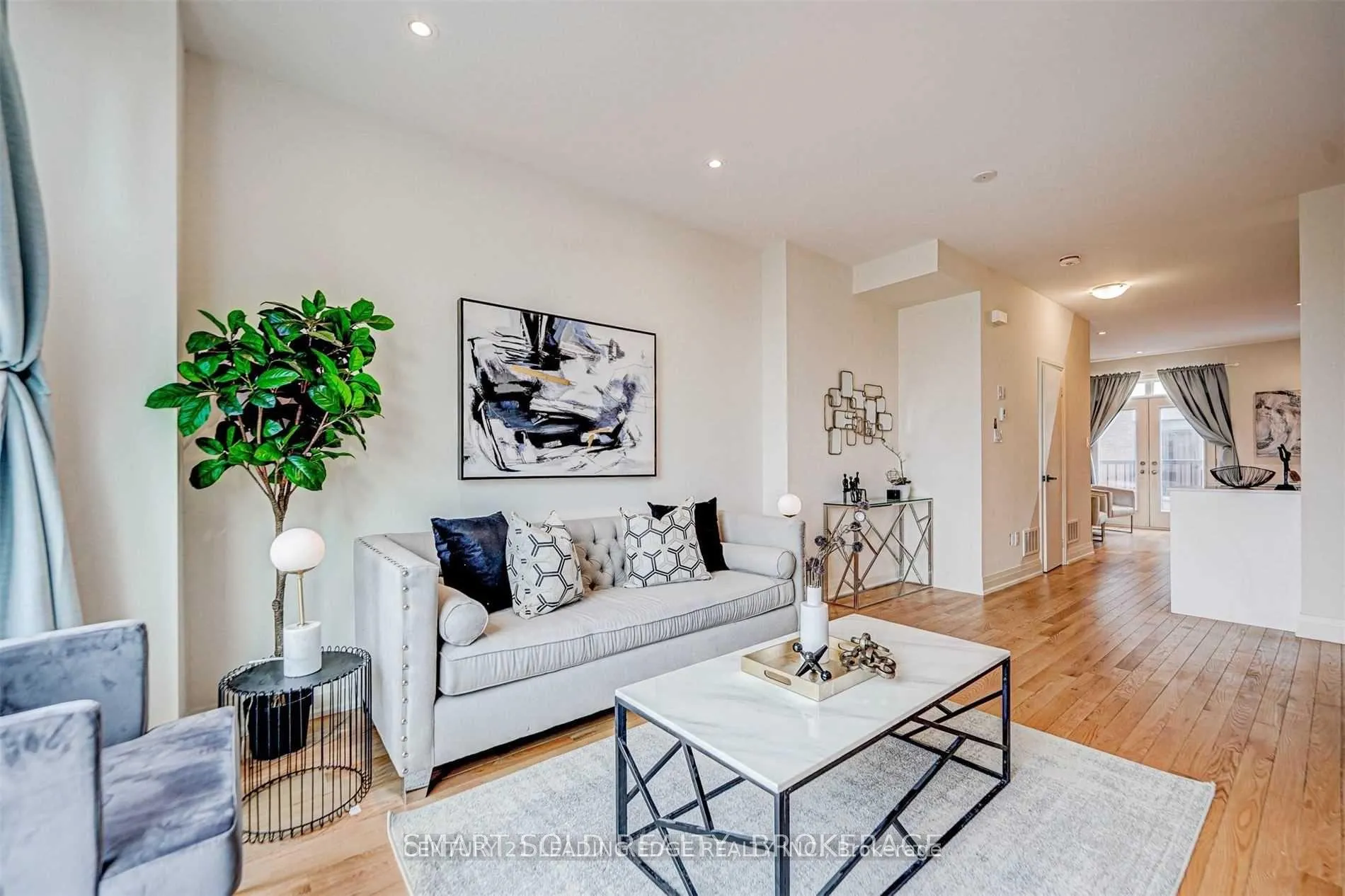Photo 3 of 26 Teasel Way, Markham, Unionville — HOMEH