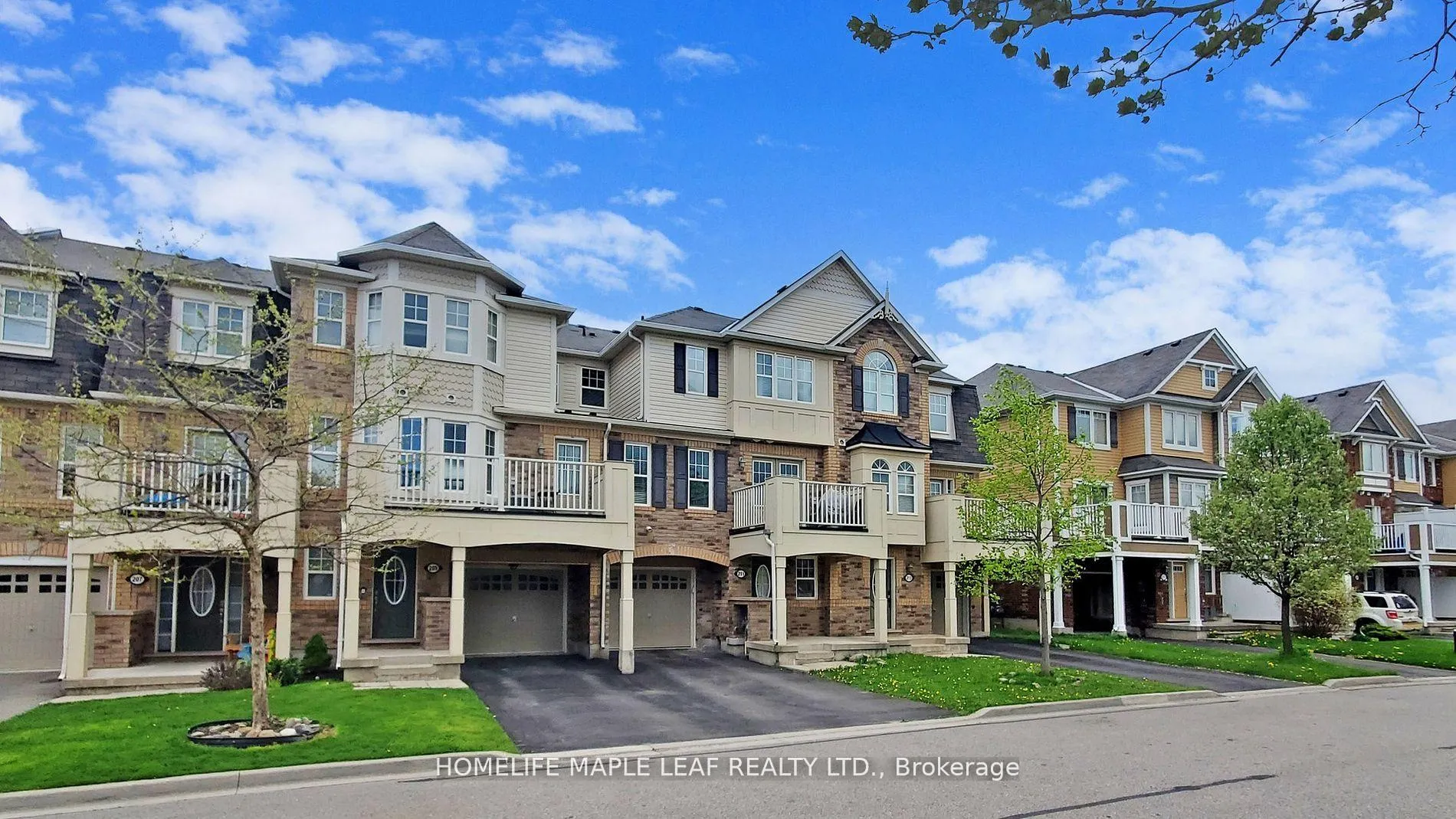 Photo 2 of 211 Woodley Crescent, Milton, Willmott — HOMEH