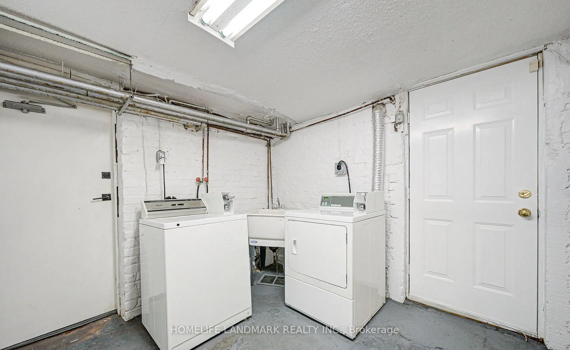 Photo 12 of Unit Basement Apt, 246 Euclid Avenue, Toronto, Trinity-Bellwoods — HOMEH