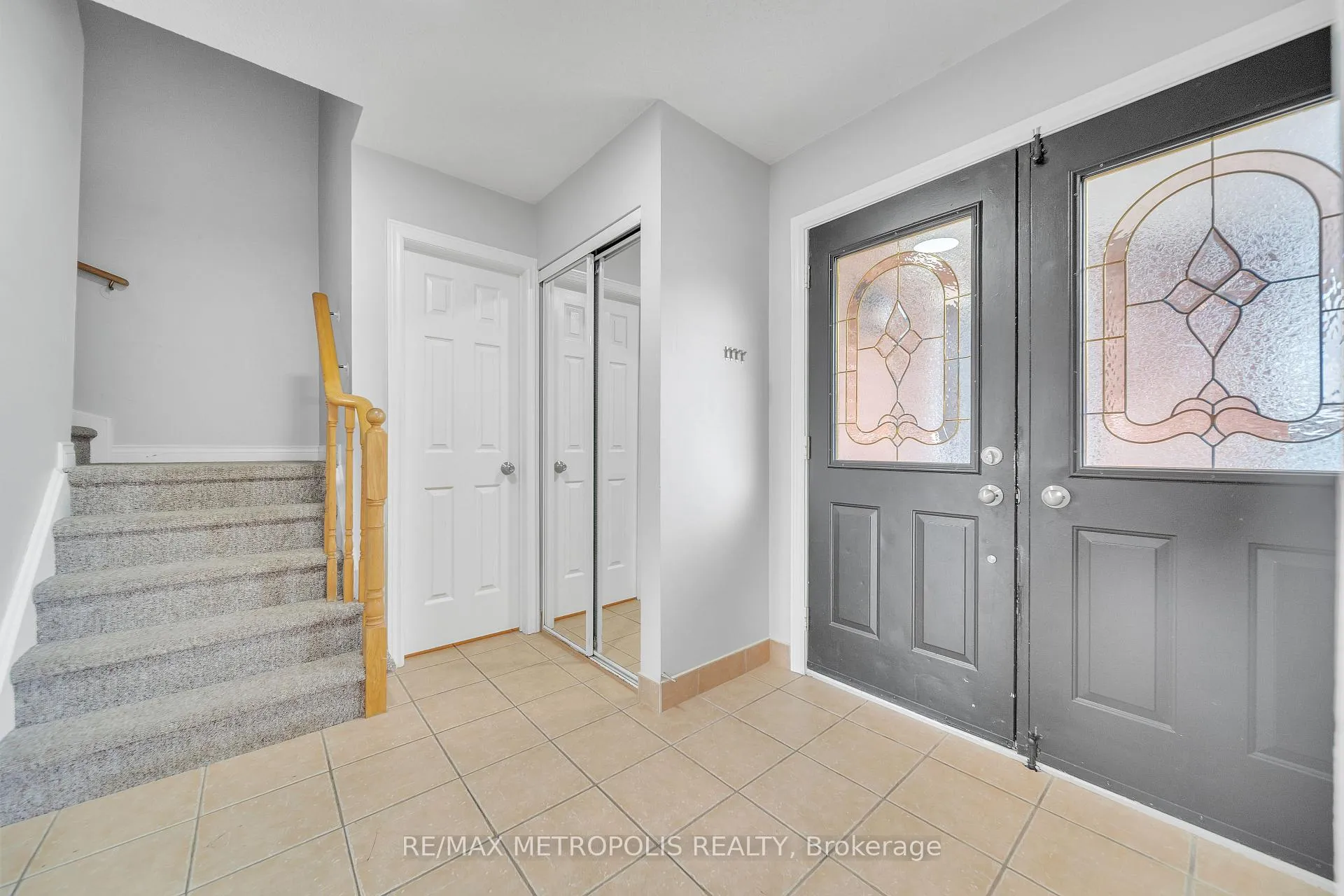 Photo 2 of 1105 Ashley Court, Innisfil, Alcona — HOMEH