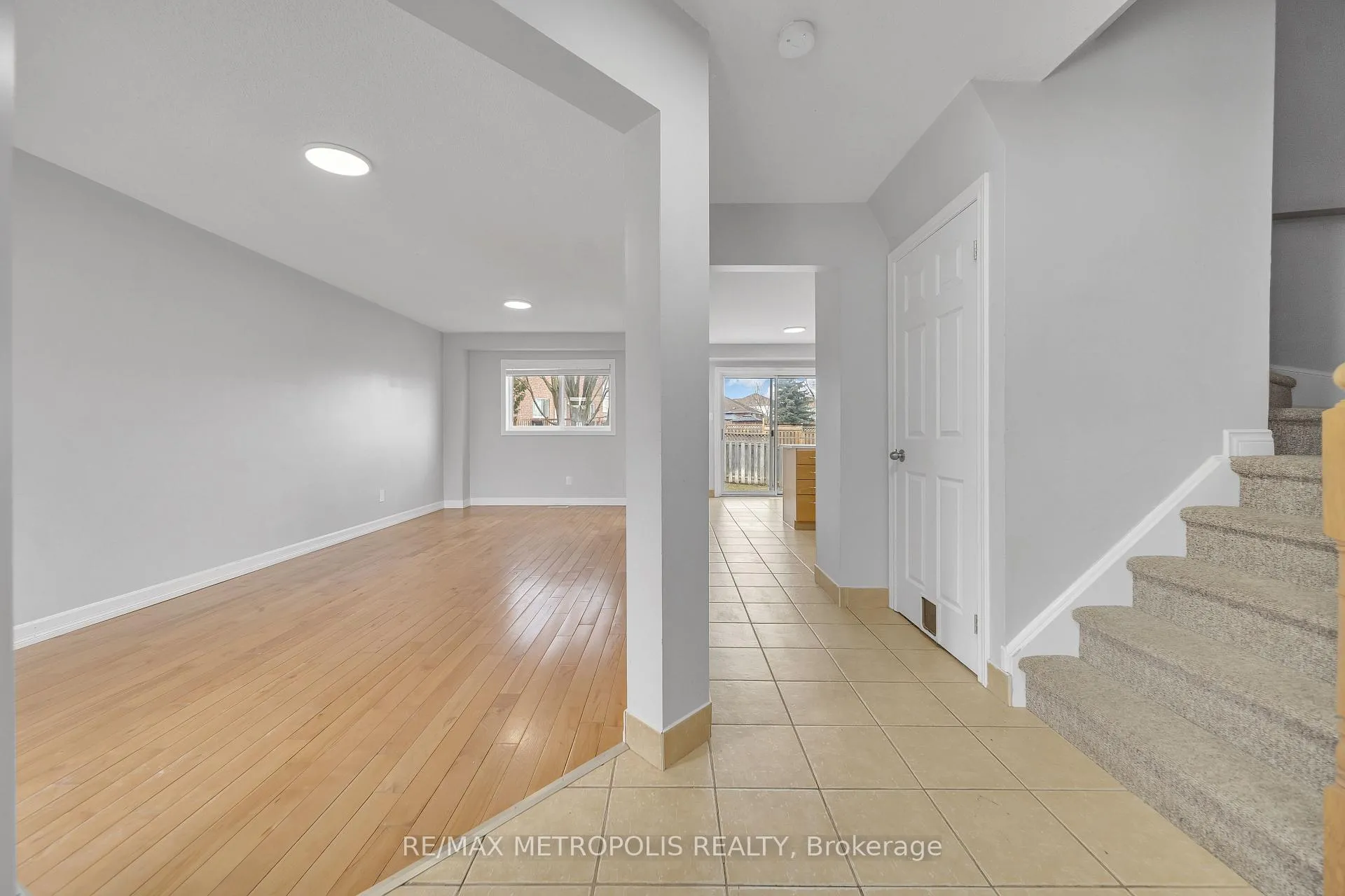 Photo 4 of 1105 Ashley Court, Innisfil, Alcona — HOMEH