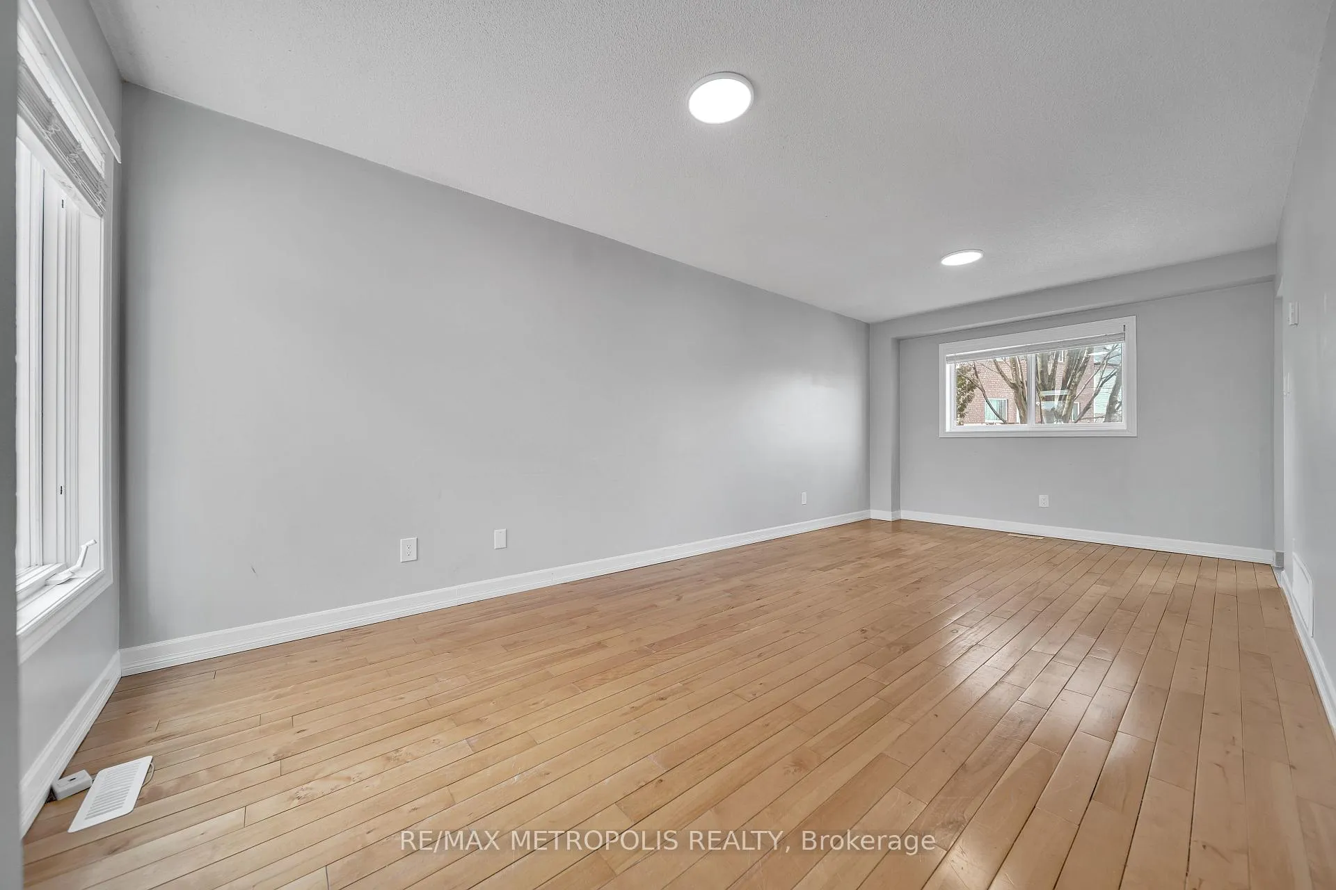 Photo 5 of 1105 Ashley Court, Innisfil, Alcona — HOMEH