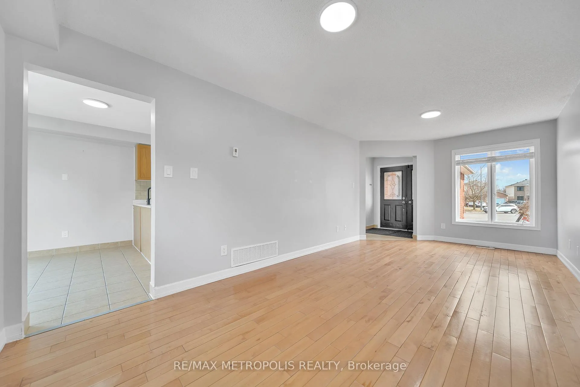 Photo 6 of 1105 Ashley Court, Innisfil, Alcona — HOMEH