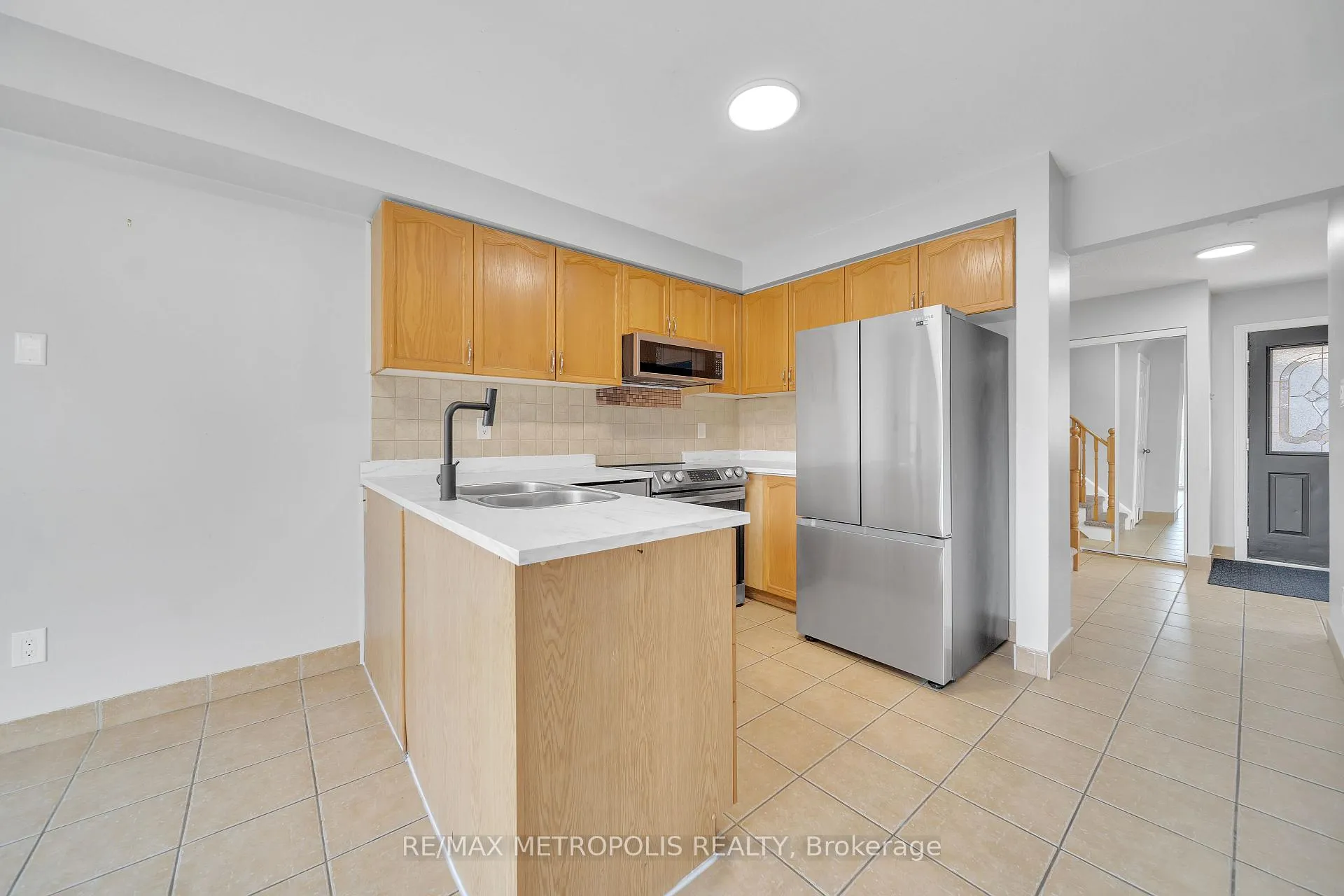 Photo 7 of 1105 Ashley Court, Innisfil, Alcona — HOMEH