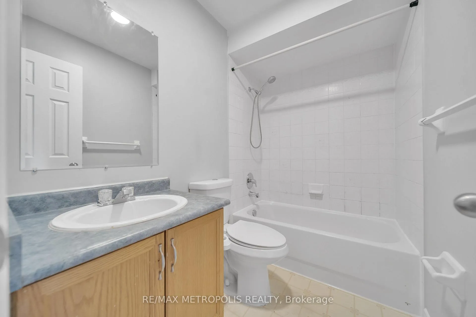 Photo 13 of 1105 Ashley Court, Innisfil, Alcona — HOMEH