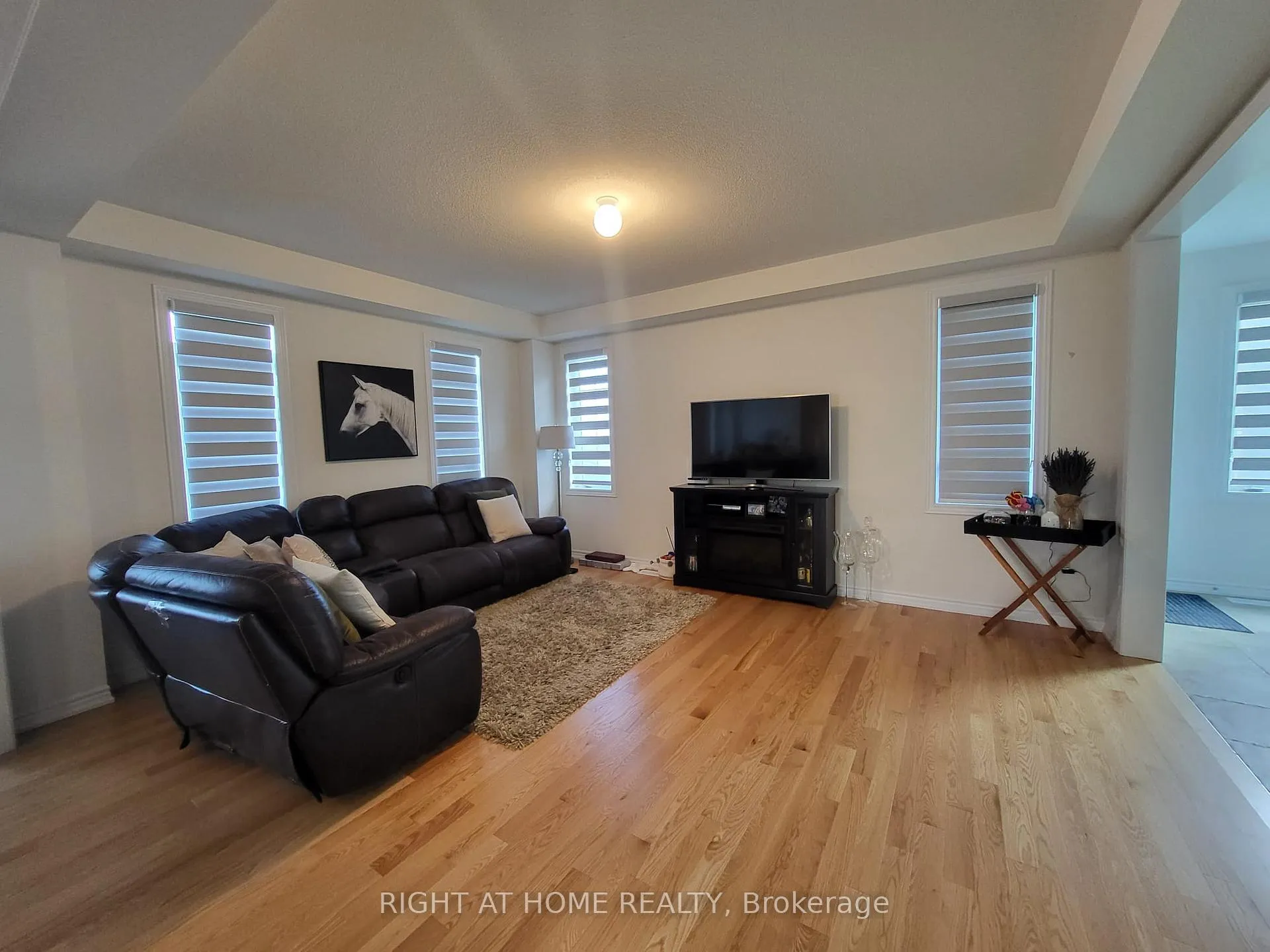 Photo 7 of 81 Valleybrook Road, Barrie, Rural Barrie Southeast — HOMEH