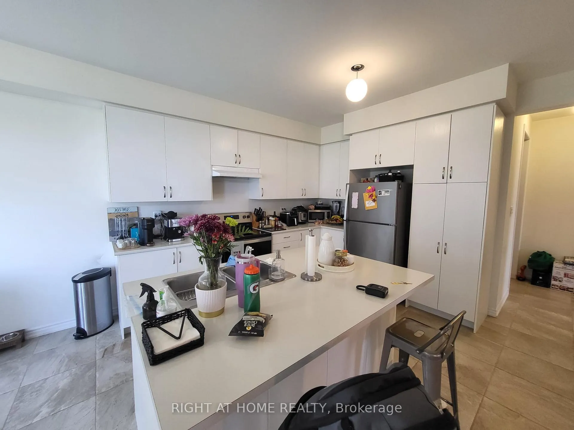 Photo 8 of 81 Valleybrook Road, Barrie, Rural Barrie Southeast — HOMEH