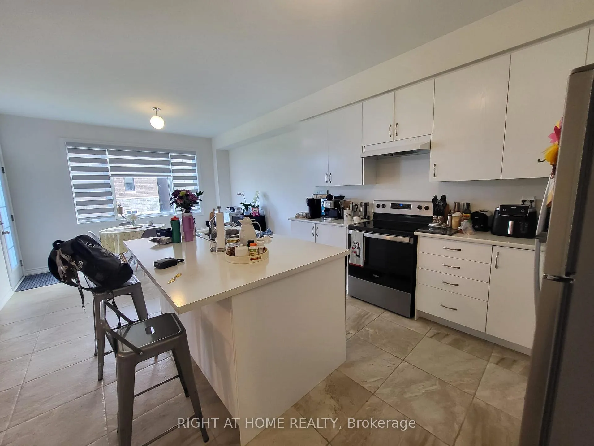 Photo 10 of 81 Valleybrook Road, Barrie, Rural Barrie Southeast — HOMEH
