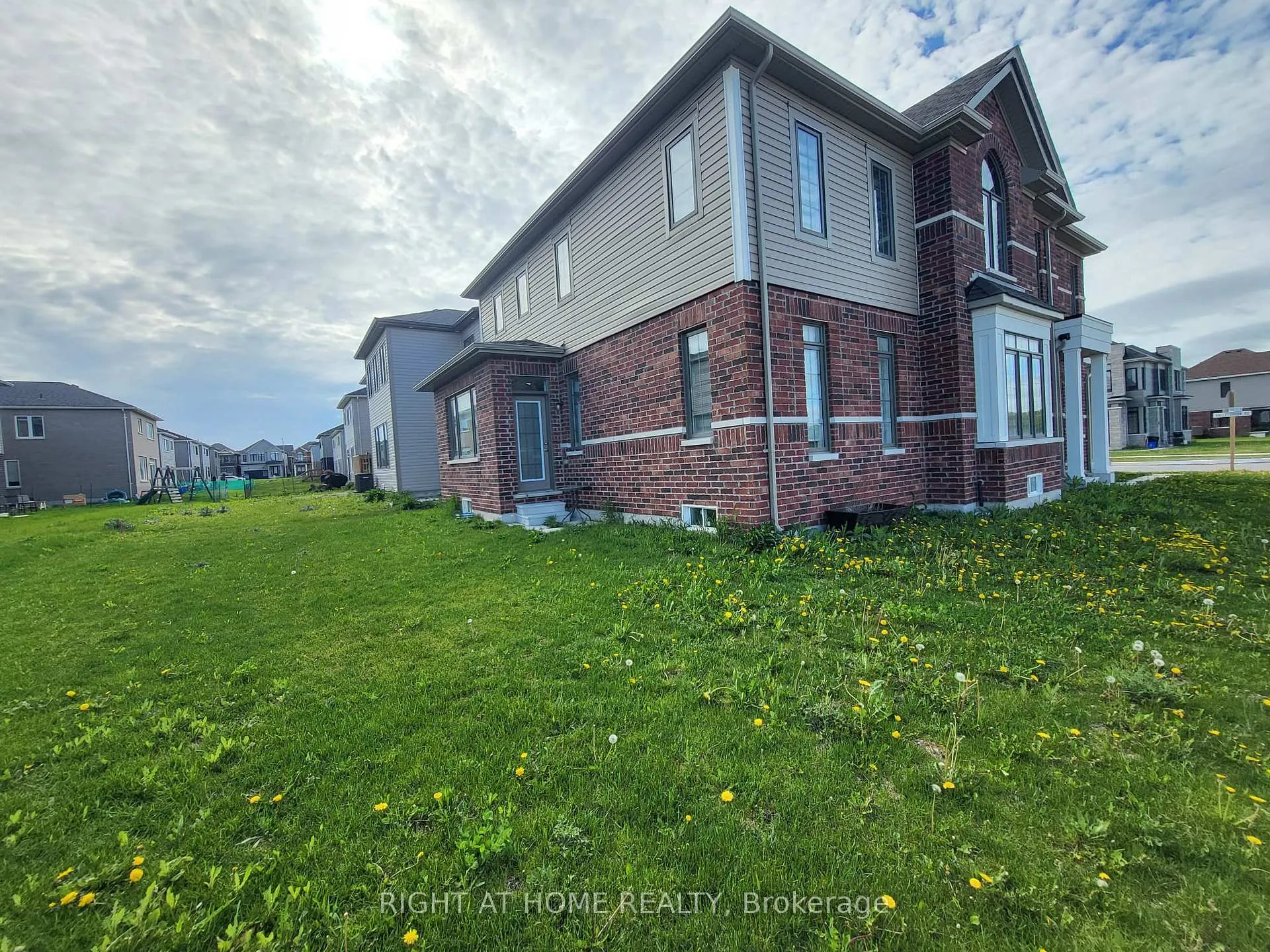 Photo 25 of 81 Valleybrook Road, Barrie, Rural Barrie Southeast — HOMEH