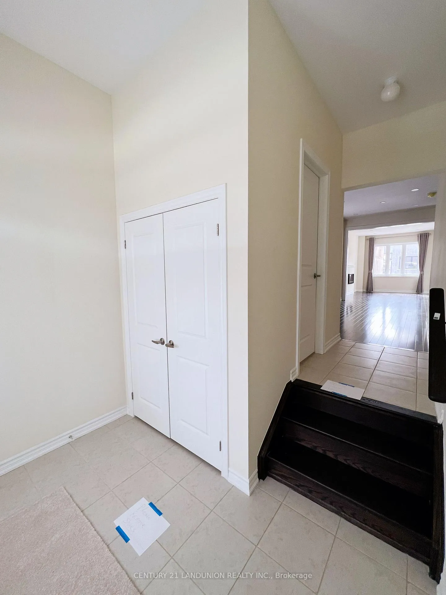 Photo 4 of 37 Closson Drive, Whitby, Rural Whitby — HOMEH