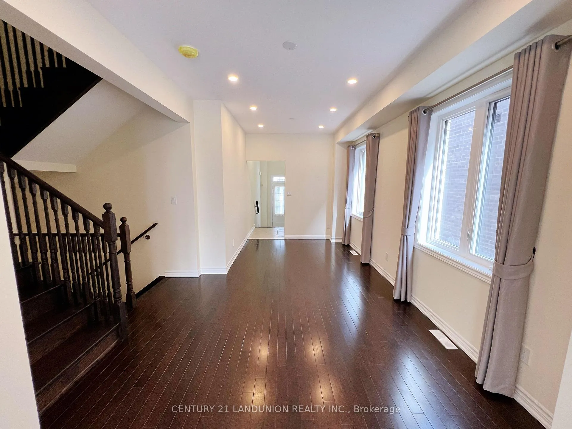 Photo 5 of 37 Closson Drive, Whitby, Rural Whitby — HOMEH