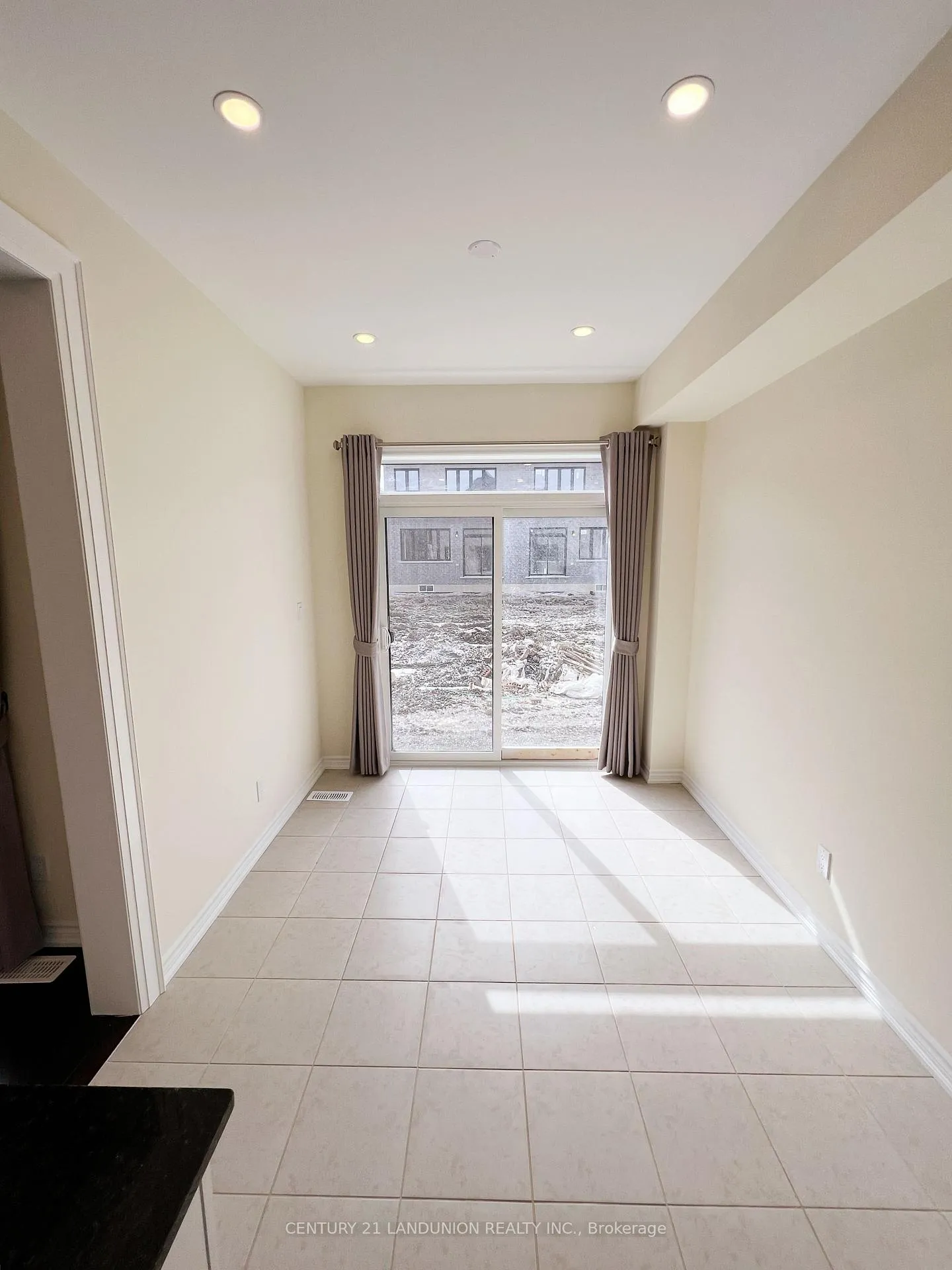 Photo 10 of 37 Closson Drive, Whitby, Rural Whitby — HOMEH