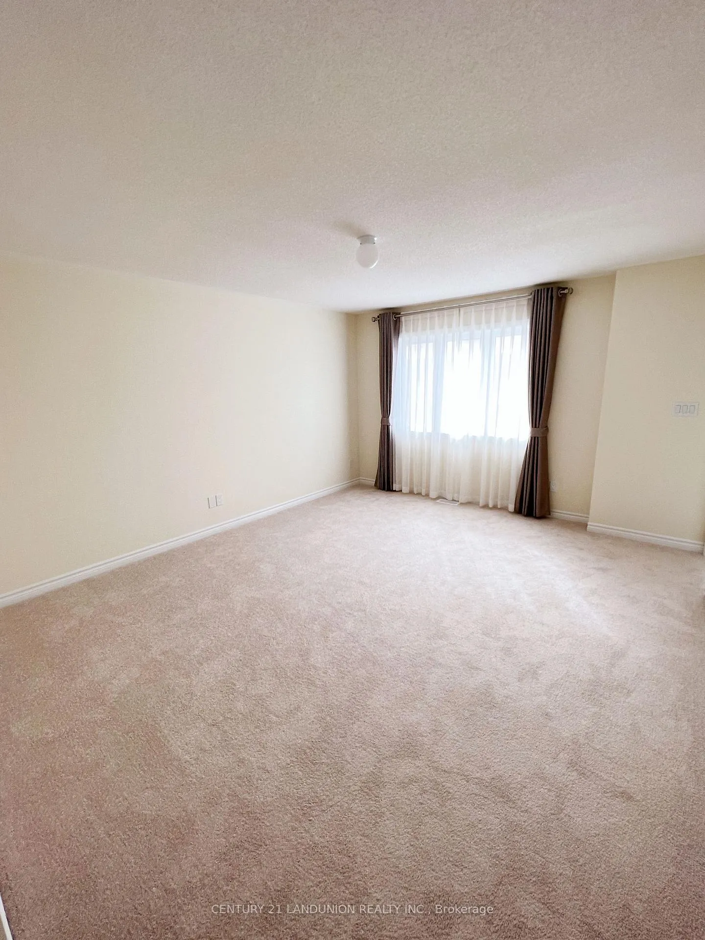 Photo 14 of 37 Closson Drive, Whitby, Rural Whitby — HOMEH