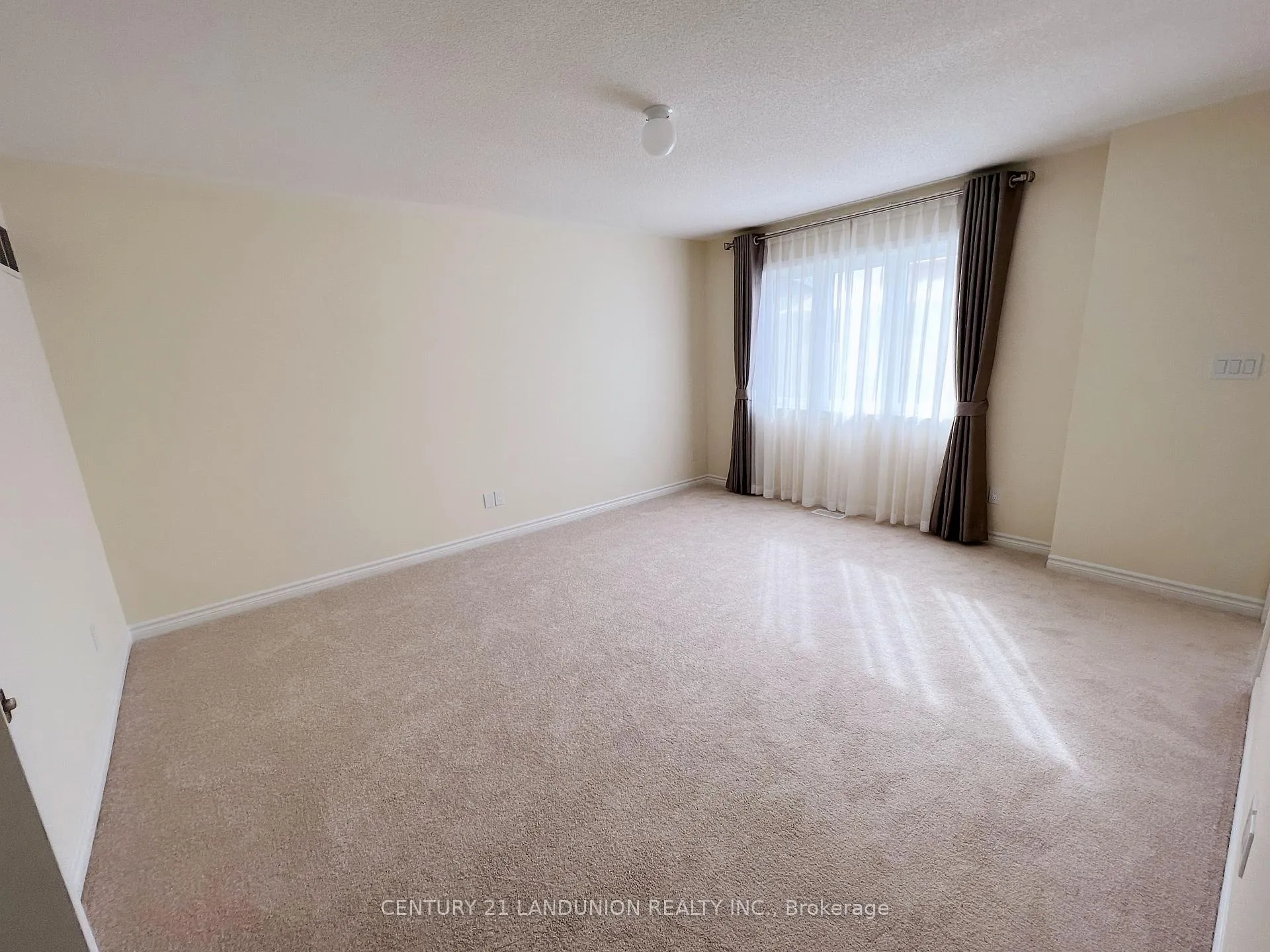 Photo 15 of 37 Closson Drive, Whitby, Rural Whitby — HOMEH