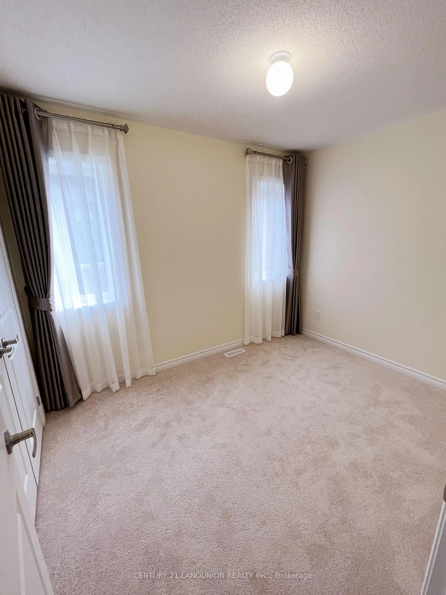Photo 16 of 37 Closson Drive, Whitby, Rural Whitby — HOMEH