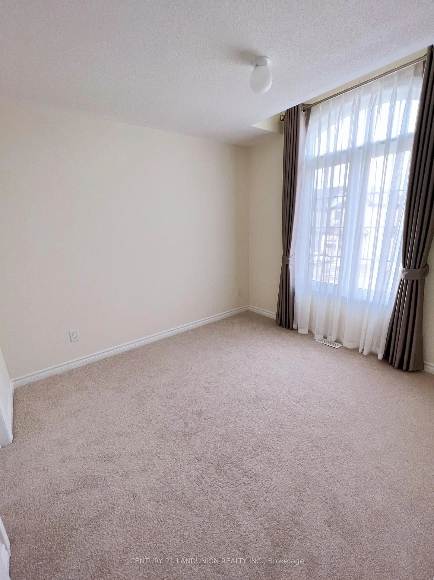 Photo 17 of 37 Closson Drive, Whitby, Rural Whitby — HOMEH