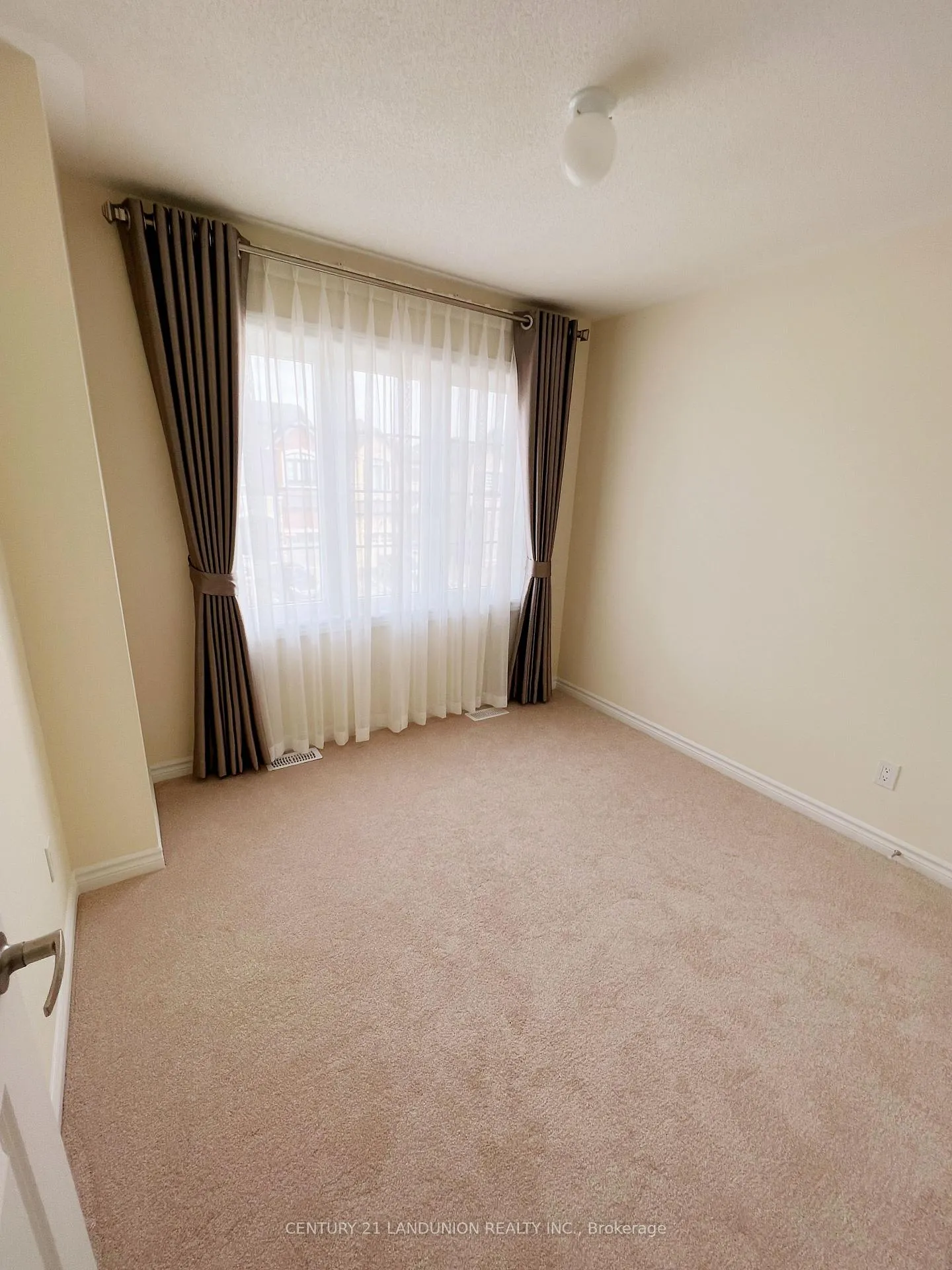 Photo 18 of 37 Closson Drive, Whitby, Rural Whitby — HOMEH