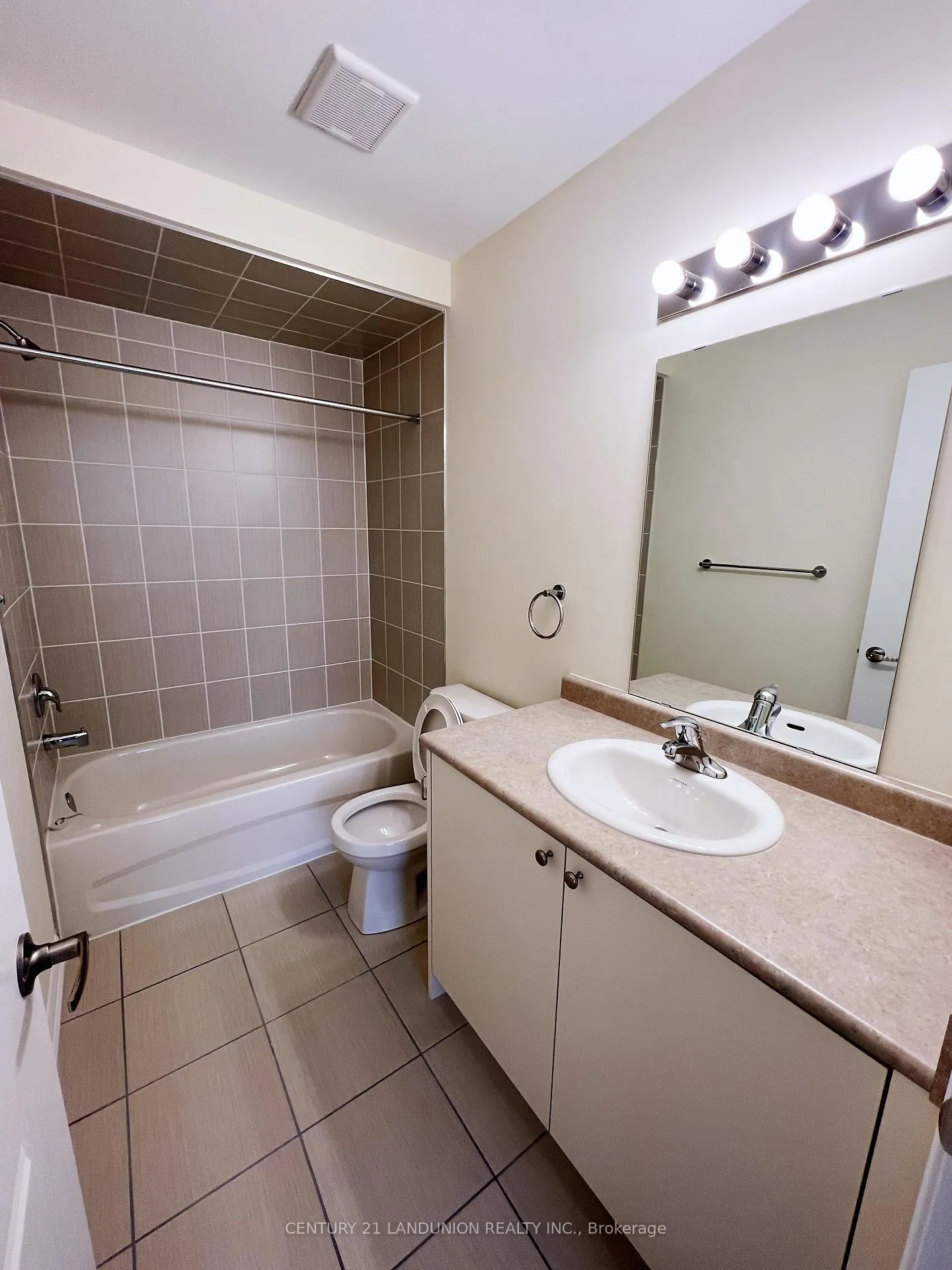 Photo 19 of 37 Closson Drive, Whitby, Rural Whitby — HOMEH