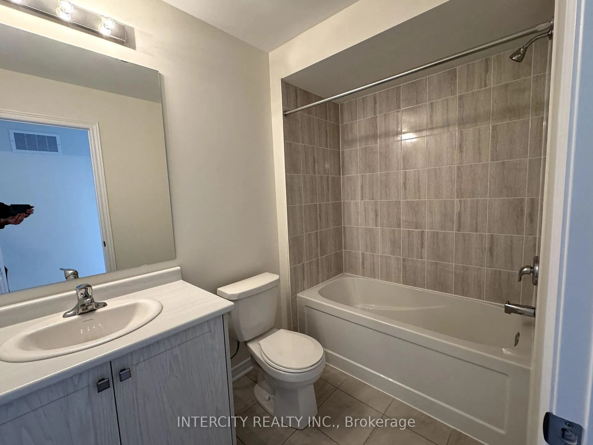 Photo 9 of 2885 Albatross Way, Pickering, Rural Pickering — HOMEH