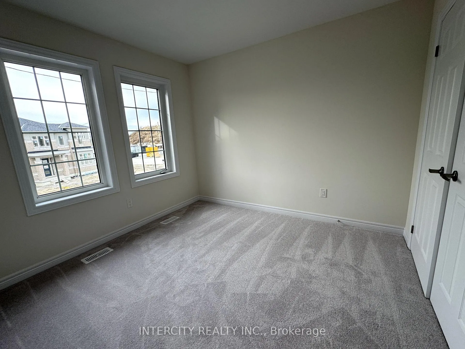 Photo 11 of 2885 Albatross Way, Pickering, Rural Pickering — HOMEH