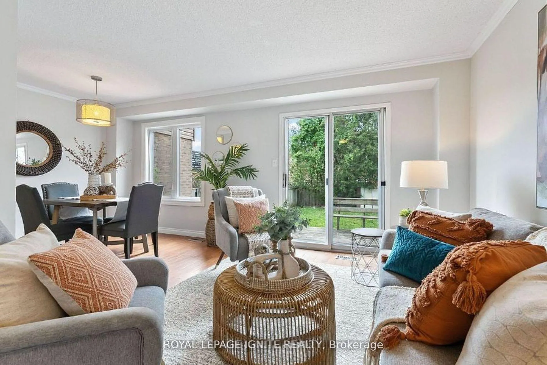 Photo 3 of 36 Pinebrook Crescent, Whitby, Williamsburg — HOMEH
