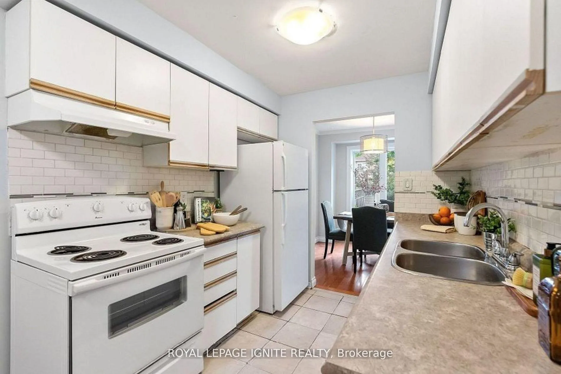 Photo 6 of 36 Pinebrook Crescent, Whitby, Williamsburg — HOMEH