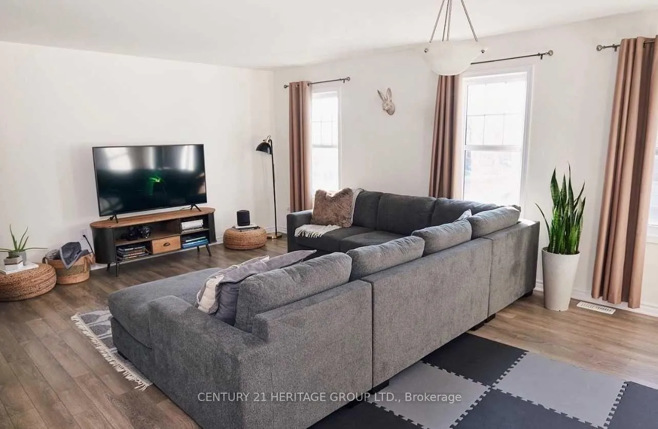 Photo 5 of 2603 Toffee Street, Pickering, Rural Pickering — HOMEH
