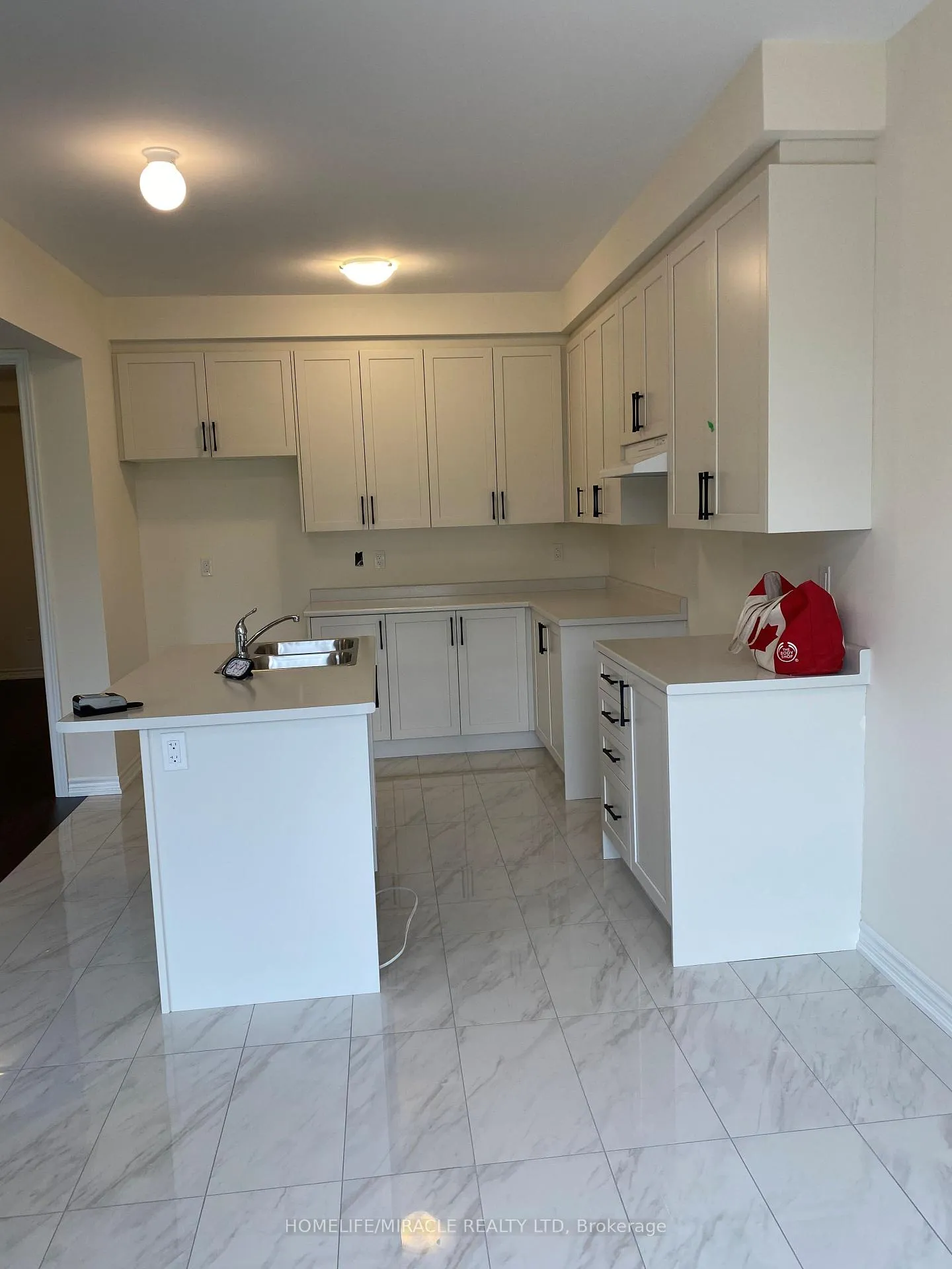 Photo 4 of 54 N Gdn Boulevard, Scugog, Port Perry — HOMEH