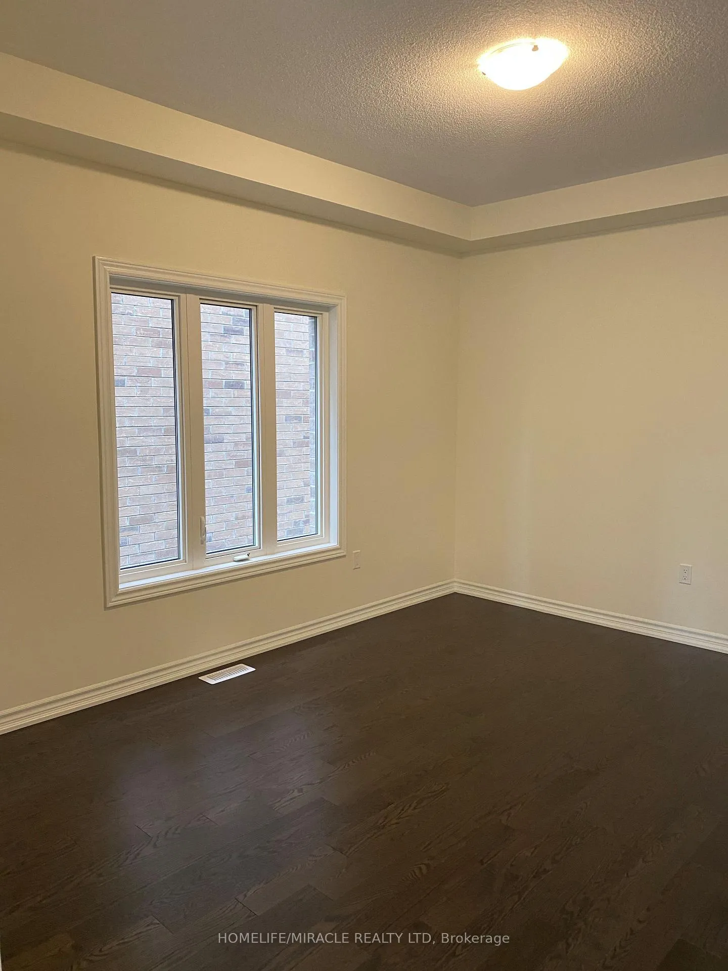 Photo 17 of 54 N Gdn Boulevard, Scugog, Port Perry — HOMEH