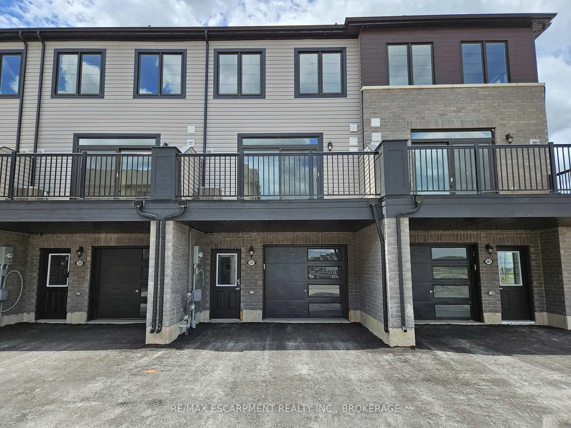 Photo 1 of 205 Melody Lane, Thorold, Hurricane/Merrittville — HOMEH