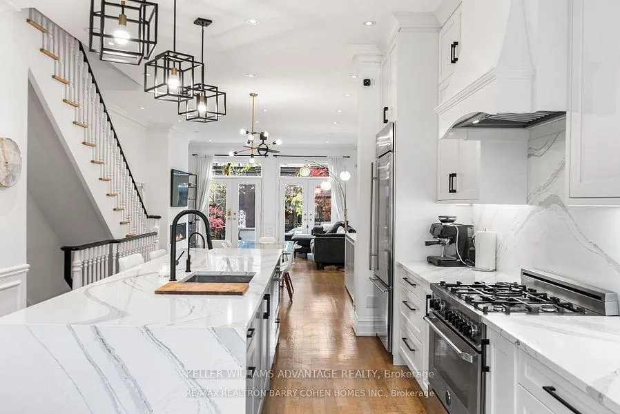 Photo 3 of 121 Davenport Road, Toronto, The Annex — HOMEH