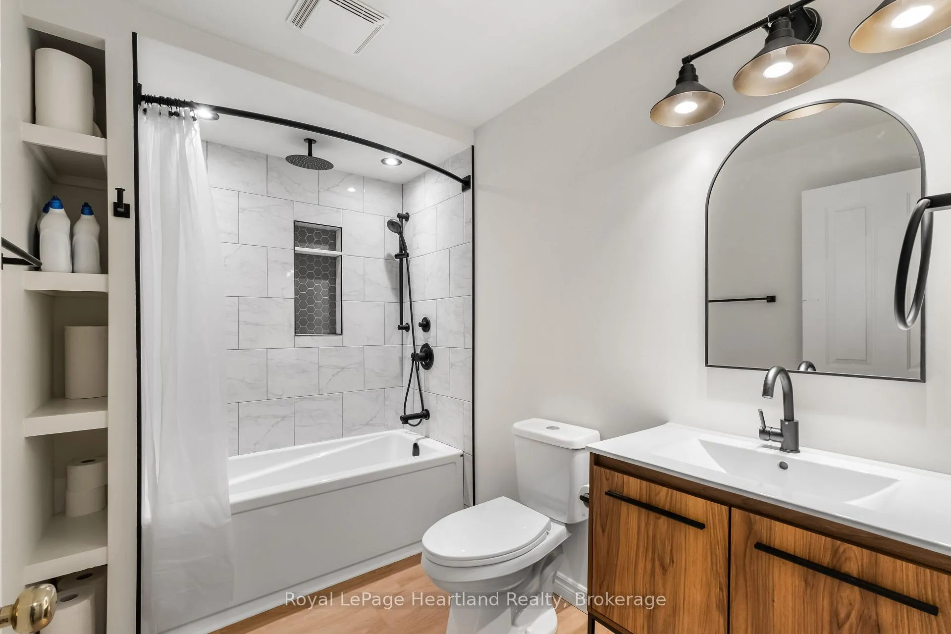 Photo 3 of Unit 2, 43 Raglan Street E, Goderich, Goderich (Town) — HOMEH