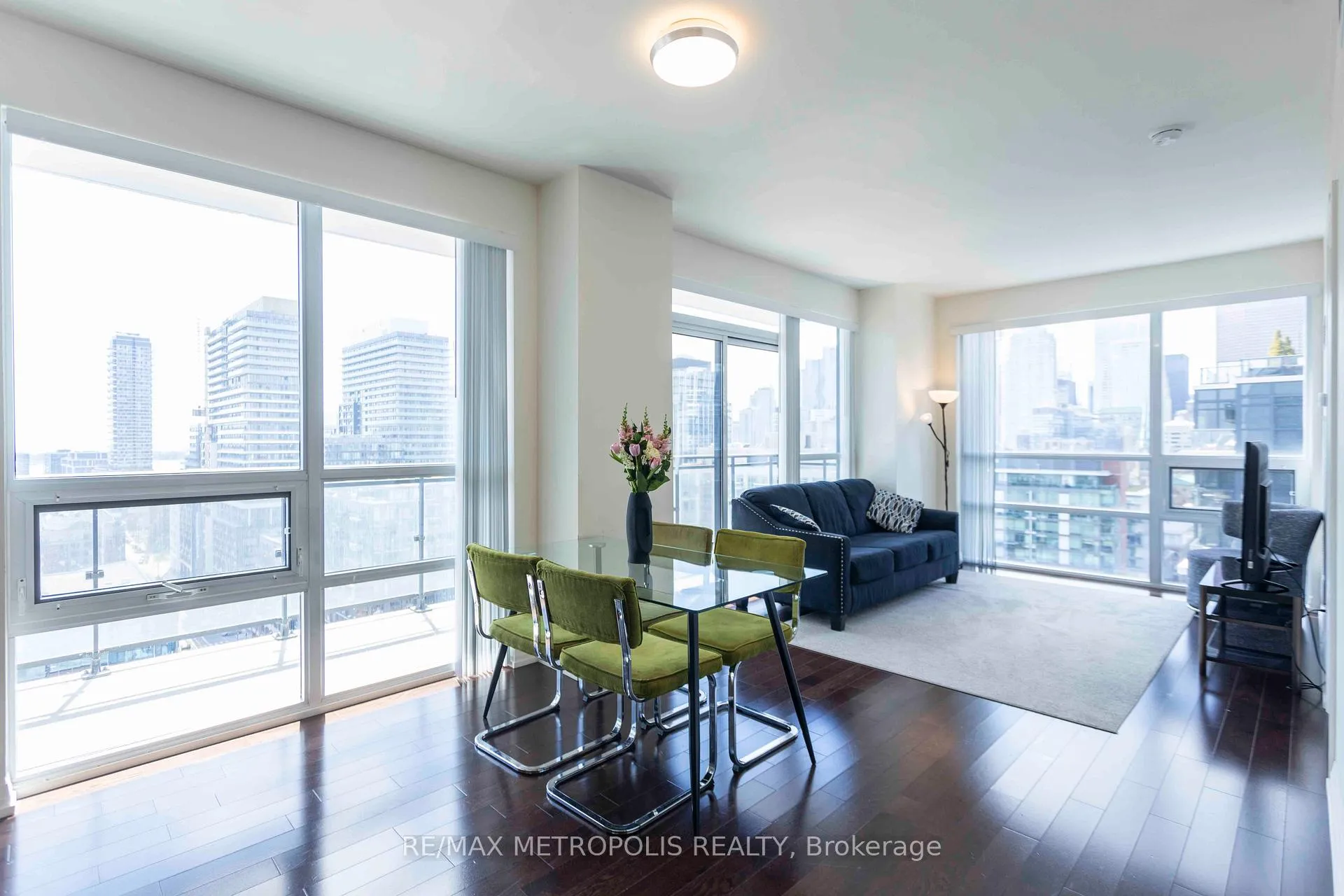 Front of Unit 2115, 460 Adelaide Street E