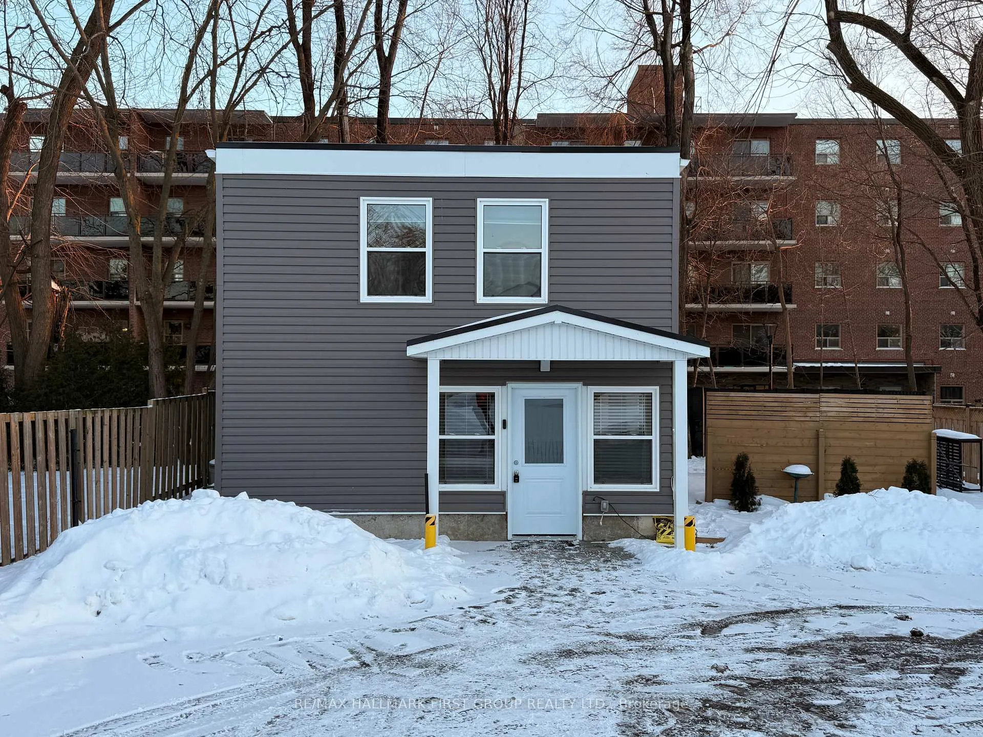 Front of Unit Unit B, 33 Lincoln Street