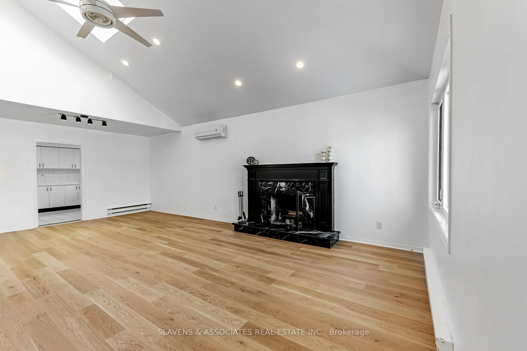 Photo 4 of Unit B, 33 Claxton Boulevard, Toronto, Humewood-Cedarvale — HOMEH