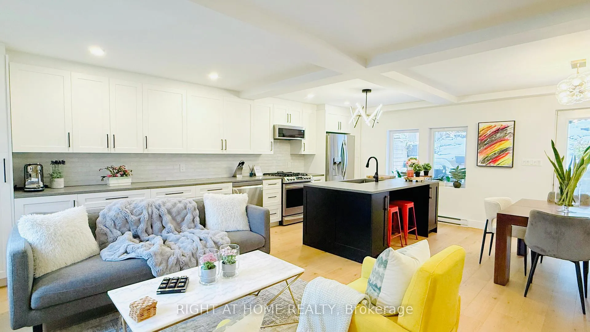 Photo 1 of 646 Davenport Road, Toronto, Casa Loma — HOMEH