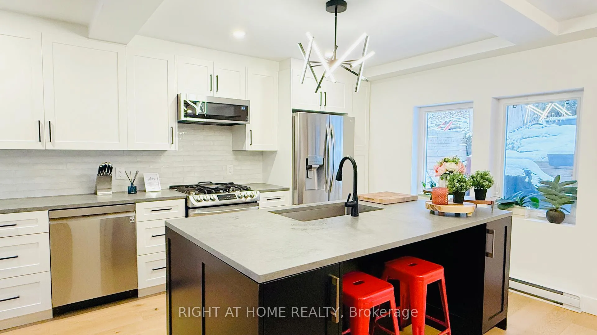 Photo 4 of 646 Davenport Road, Toronto, Casa Loma — HOMEH