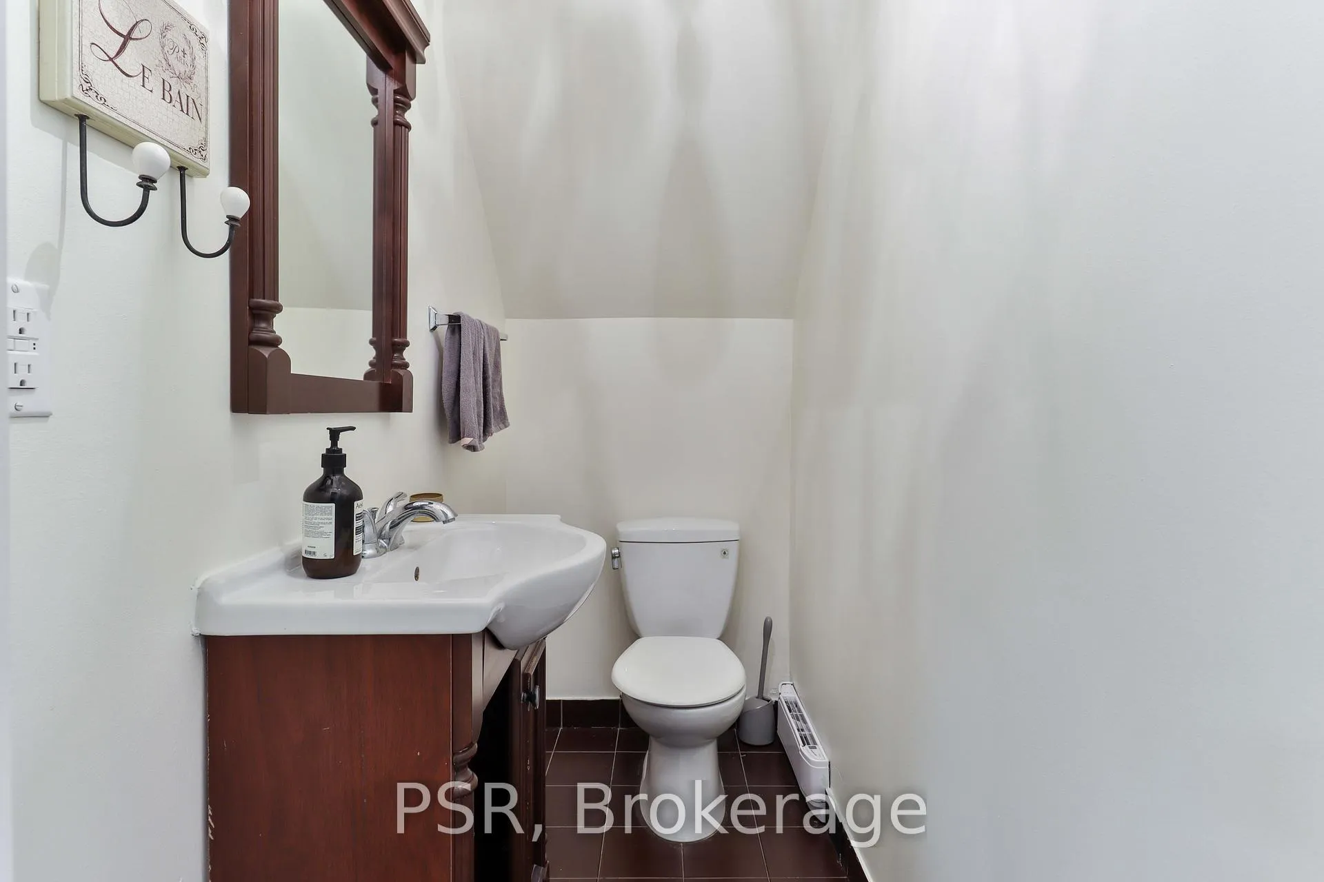 Photo 18 of Unit 2, 102 Beverley Street, Toronto, Kensington-Chinatown — HOMEH