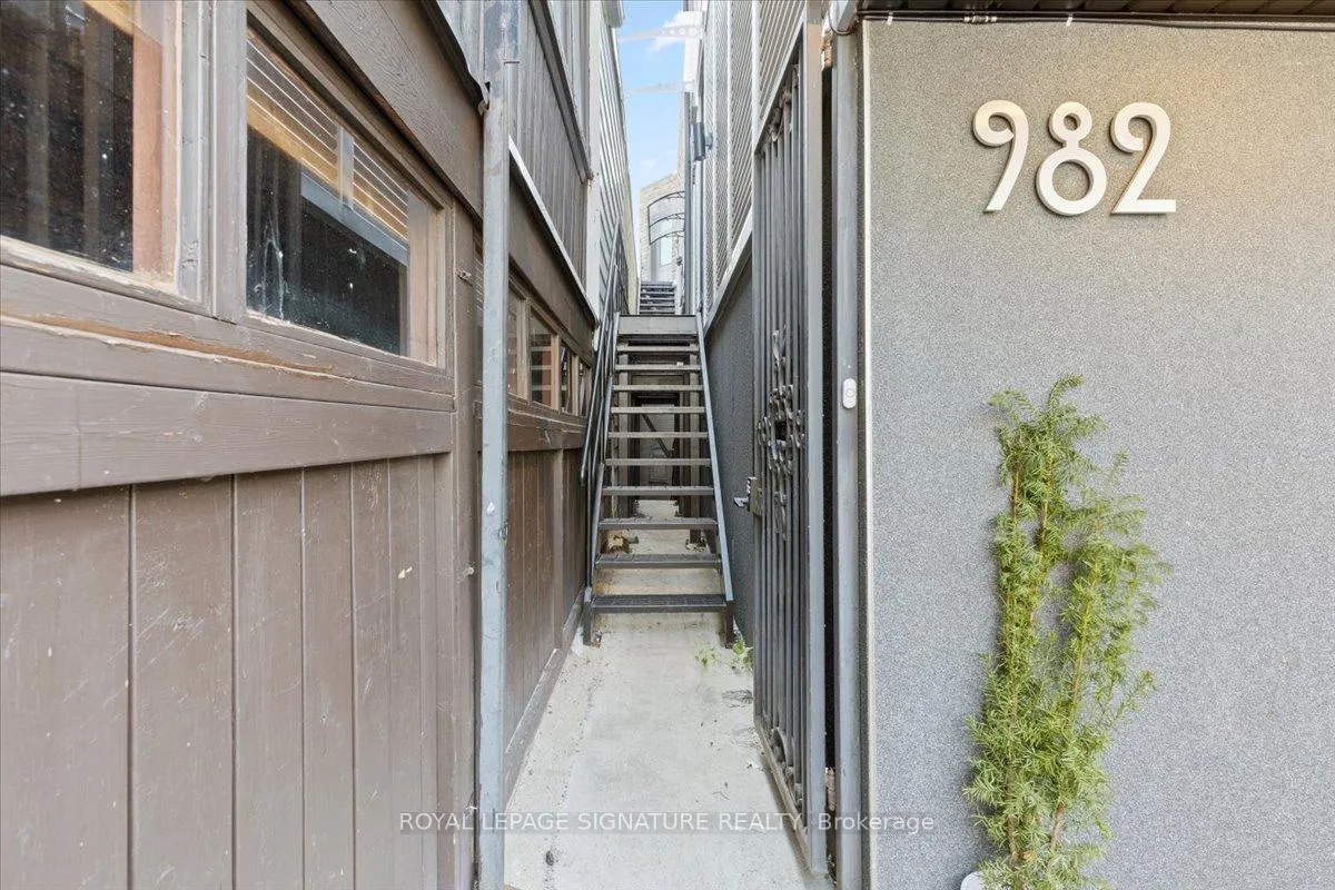 Photo 3 of Unit 1, 982 Kingston Road, Toronto, East End-Danforth — HOMEH
