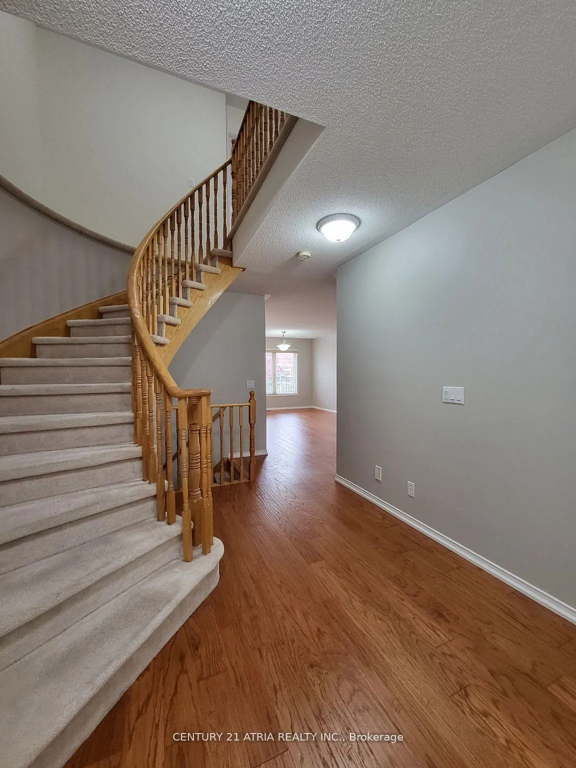Photo 2 of 10 Marshview Avenue, Aurora, Bayview Northeast — HOMEH