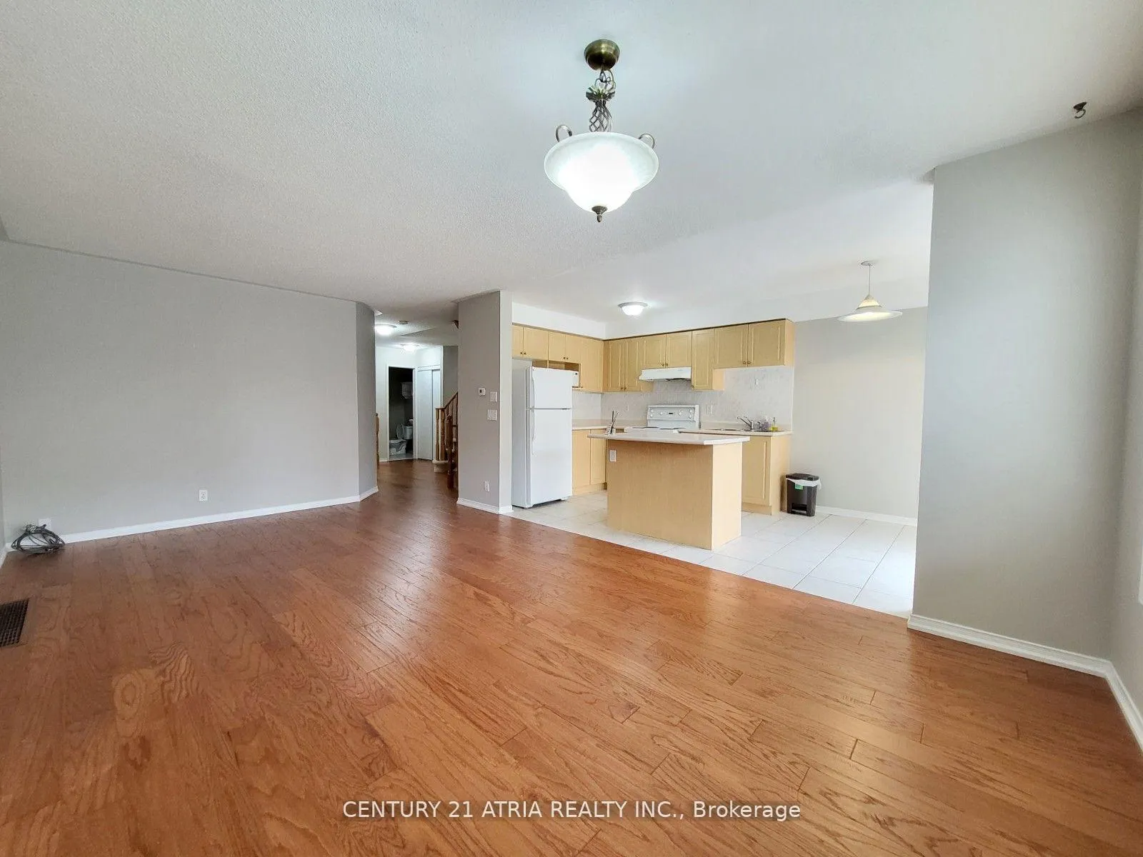 Photo 3 of 10 Marshview Avenue, Aurora, Bayview Northeast — HOMEH