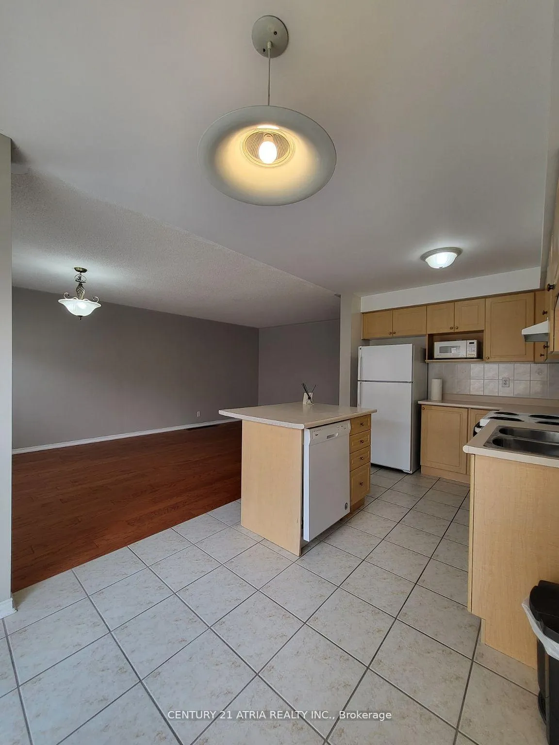 Photo 4 of 10 Marshview Avenue, Aurora, Bayview Northeast — HOMEH