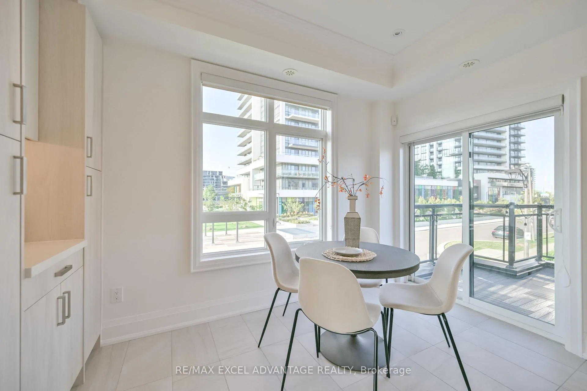 Photo 8 of 50 South Park Road, Markham, Commerce Valley — HOMEH
